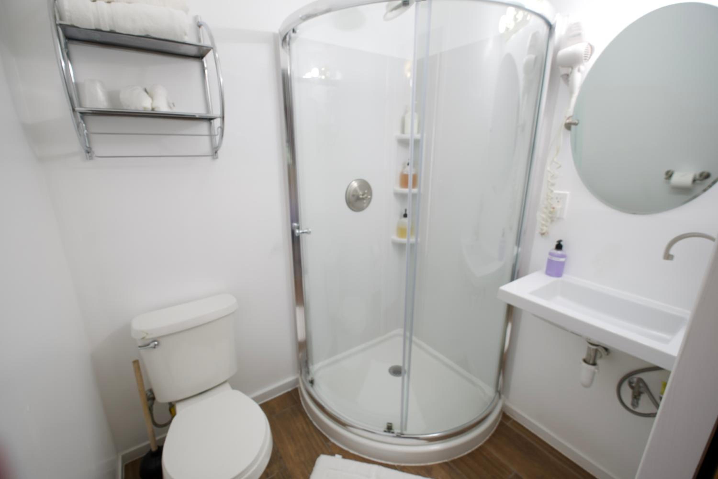 Standard Private Queen Room with Private Bathroom photo 2