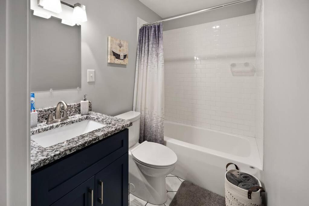 Three-Bedroom House photo 3