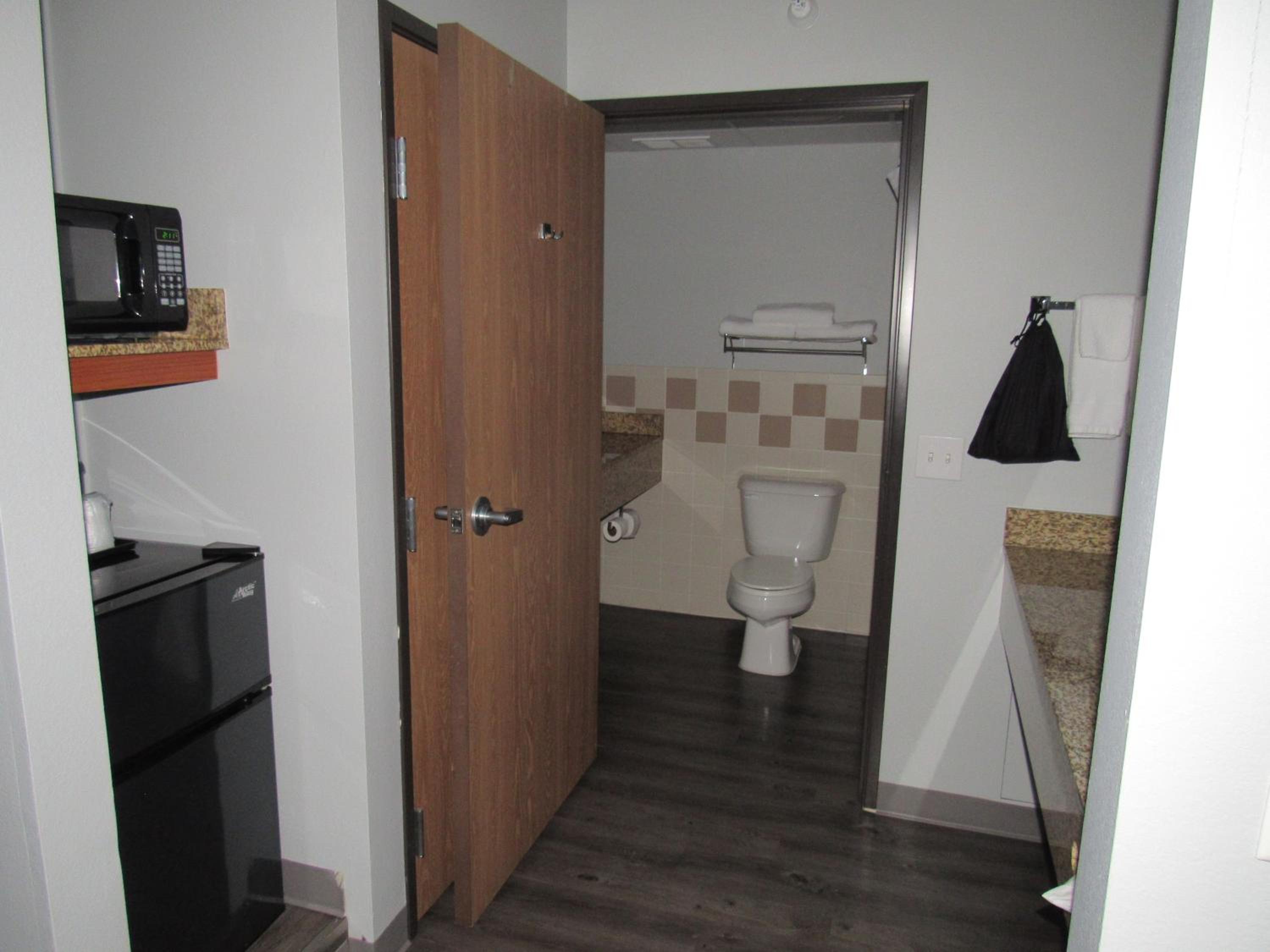 Deluxe King Studio Suite - Photo 2