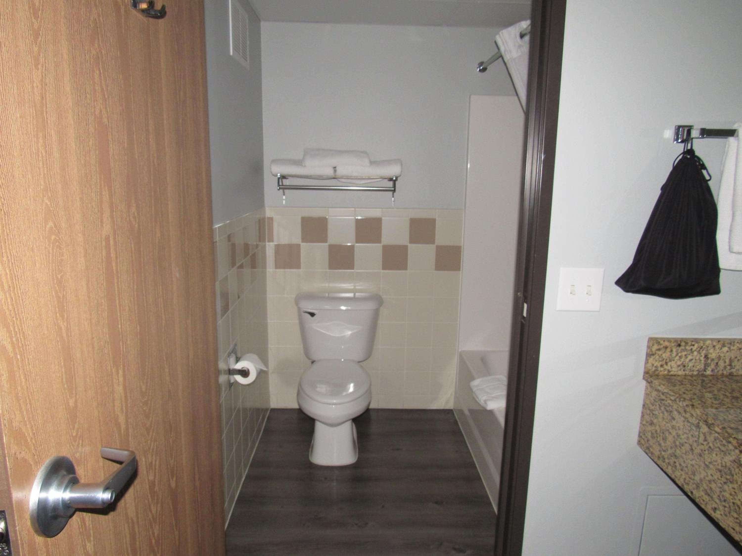 Deluxe King Room - Photo 4