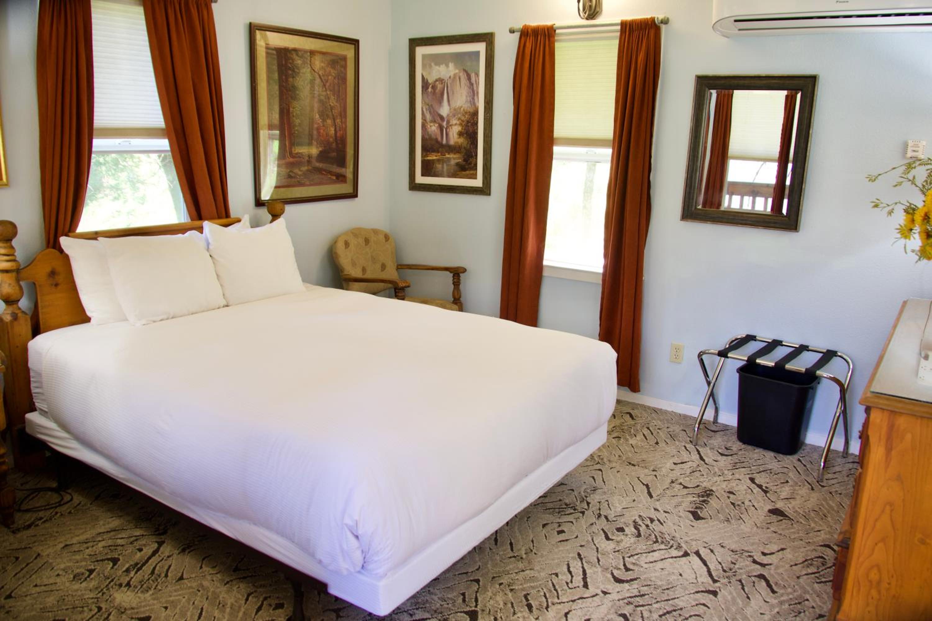 Standard Private Queen Room with Private Bathroom photo 1