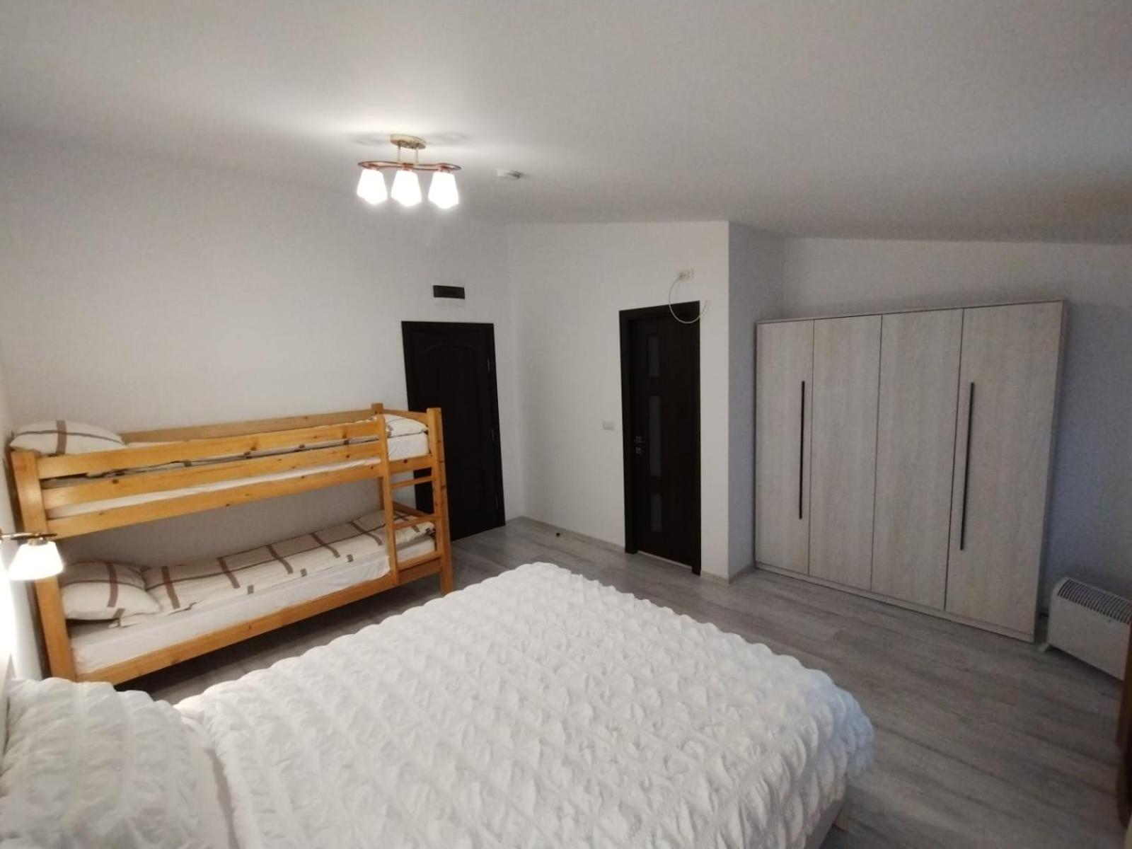 Quadruple Room with Private Bathroom - Photo 3