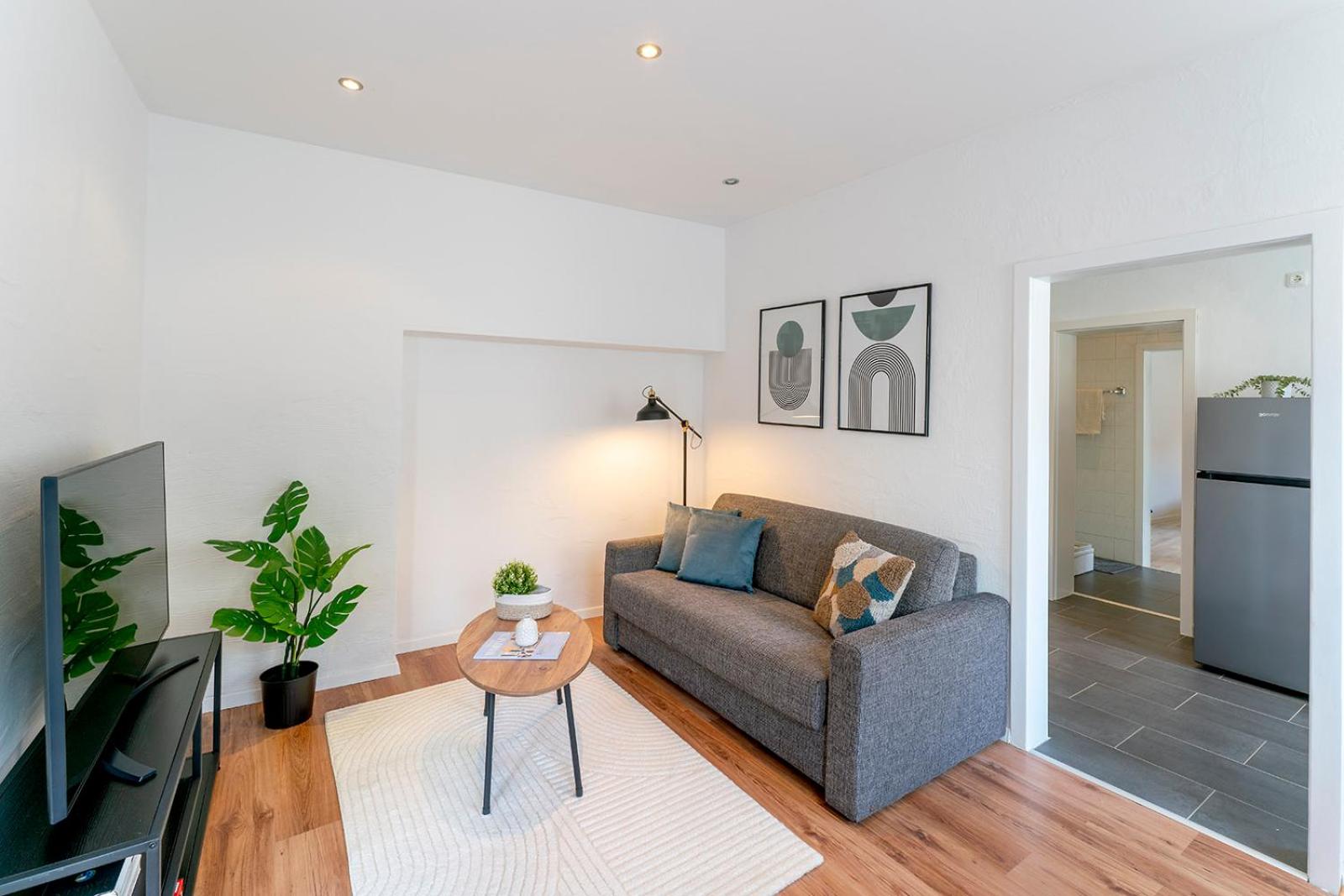 One-Bedroom Apartment photo 1