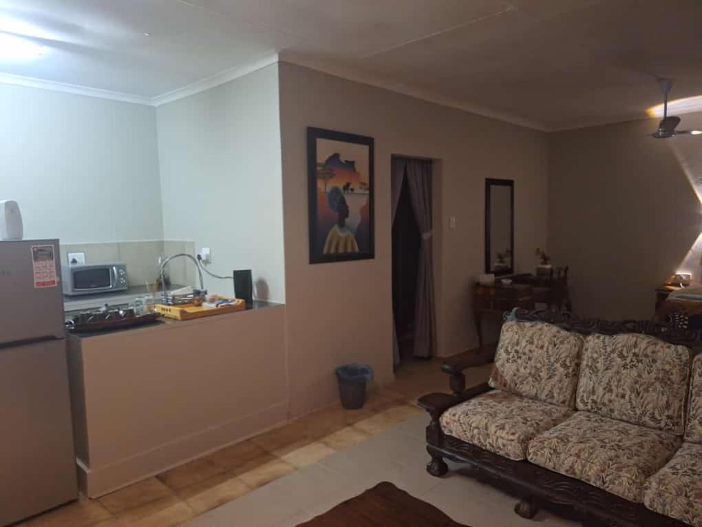 Family Room with Garden View