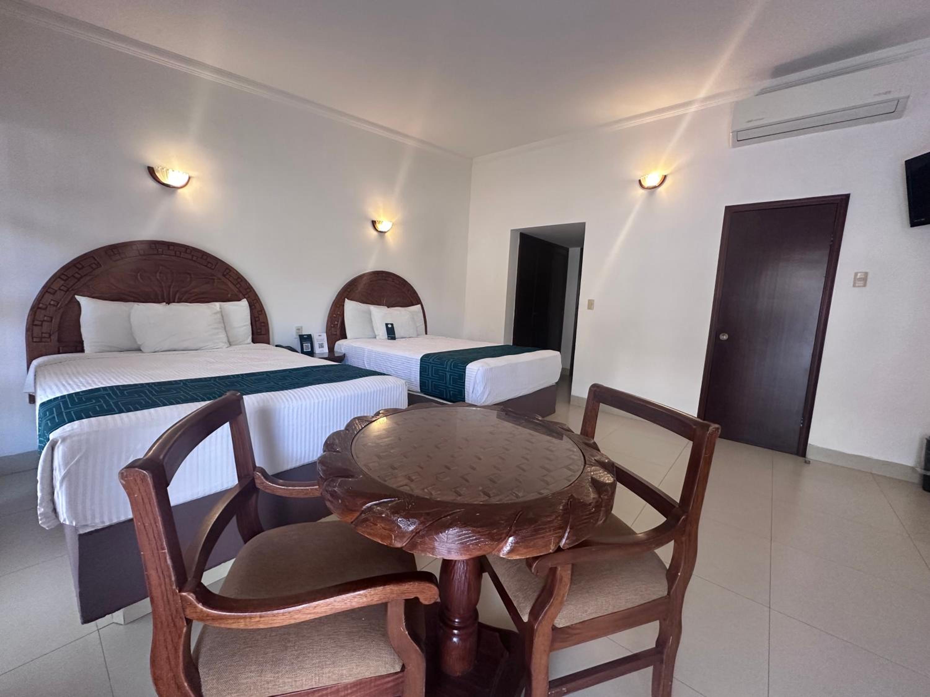 Deluxe Double Room with Two Double Beds photo 3