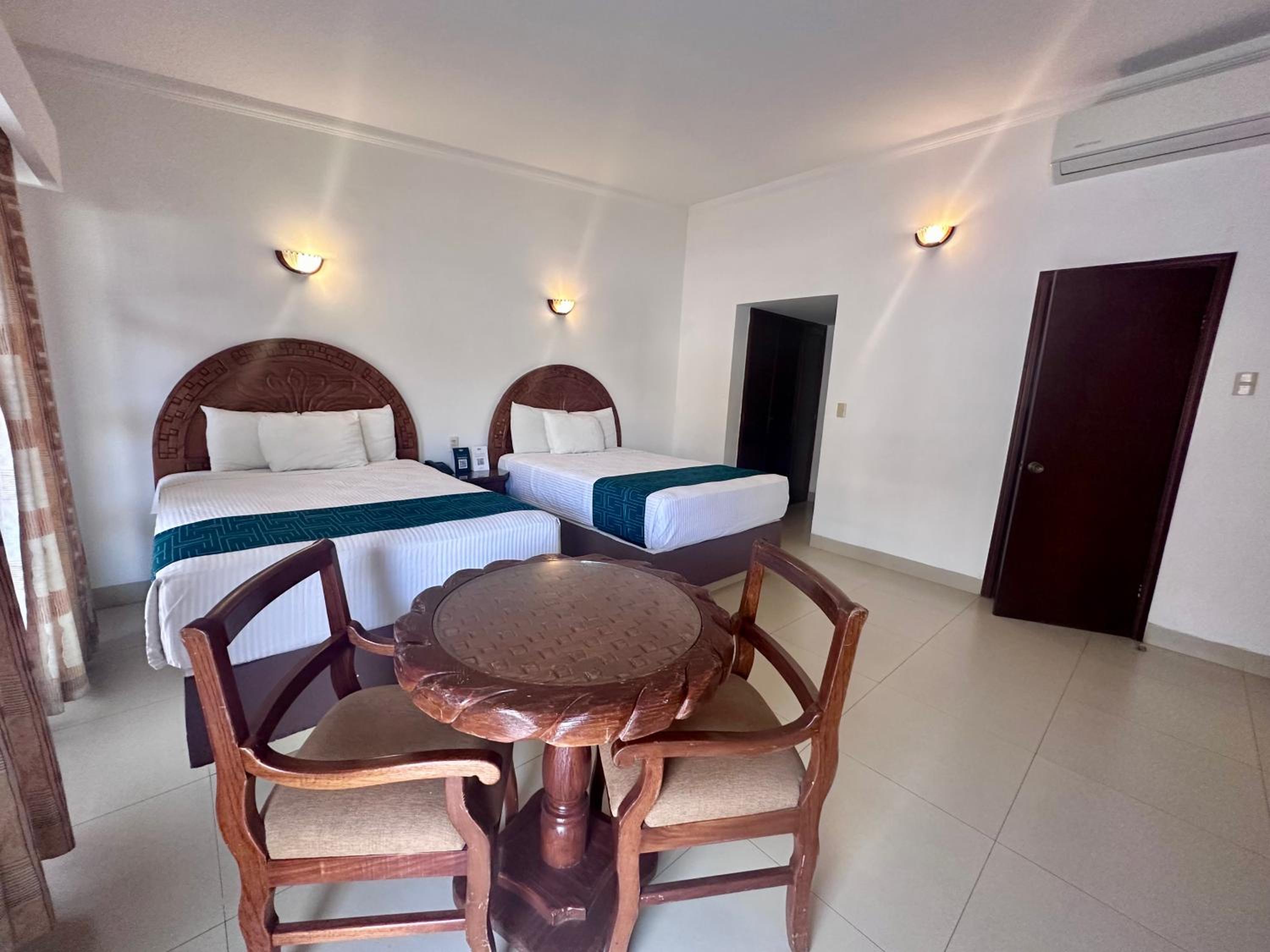Deluxe Double Room with Two Double Beds photo 2
