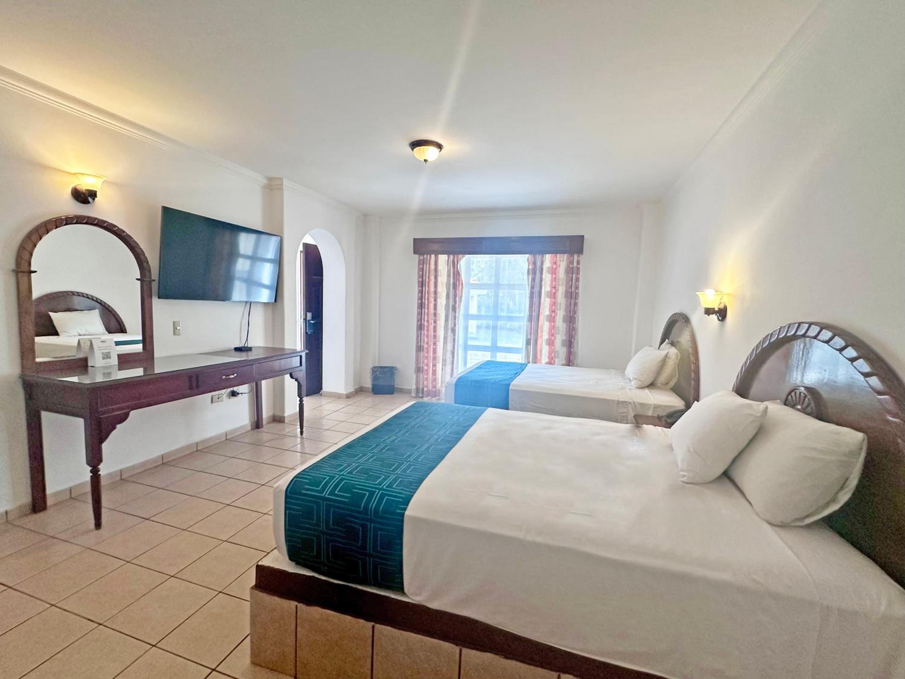 Deluxe Double Room with Two Double Beds photo 1