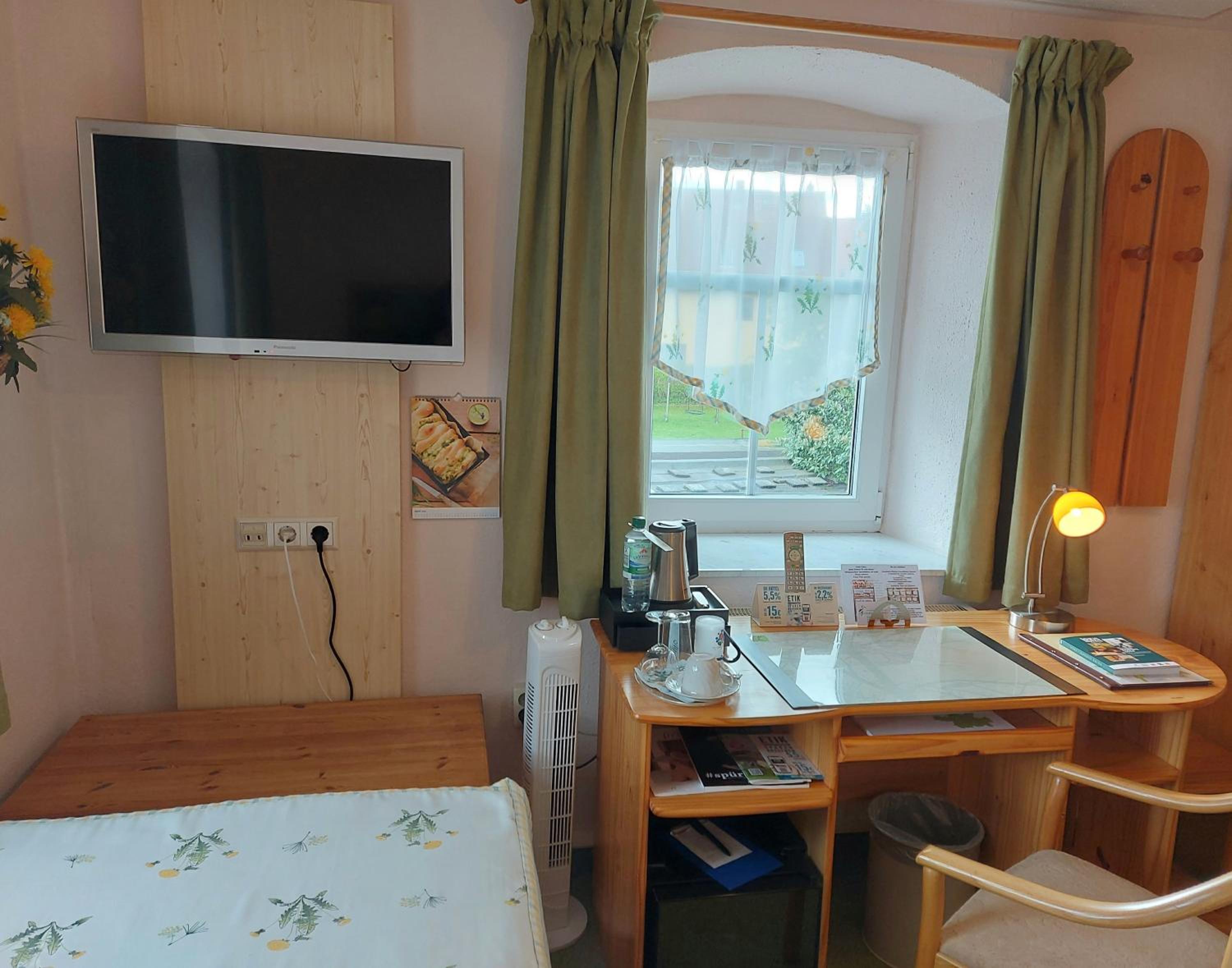 Small Single Room photo 3