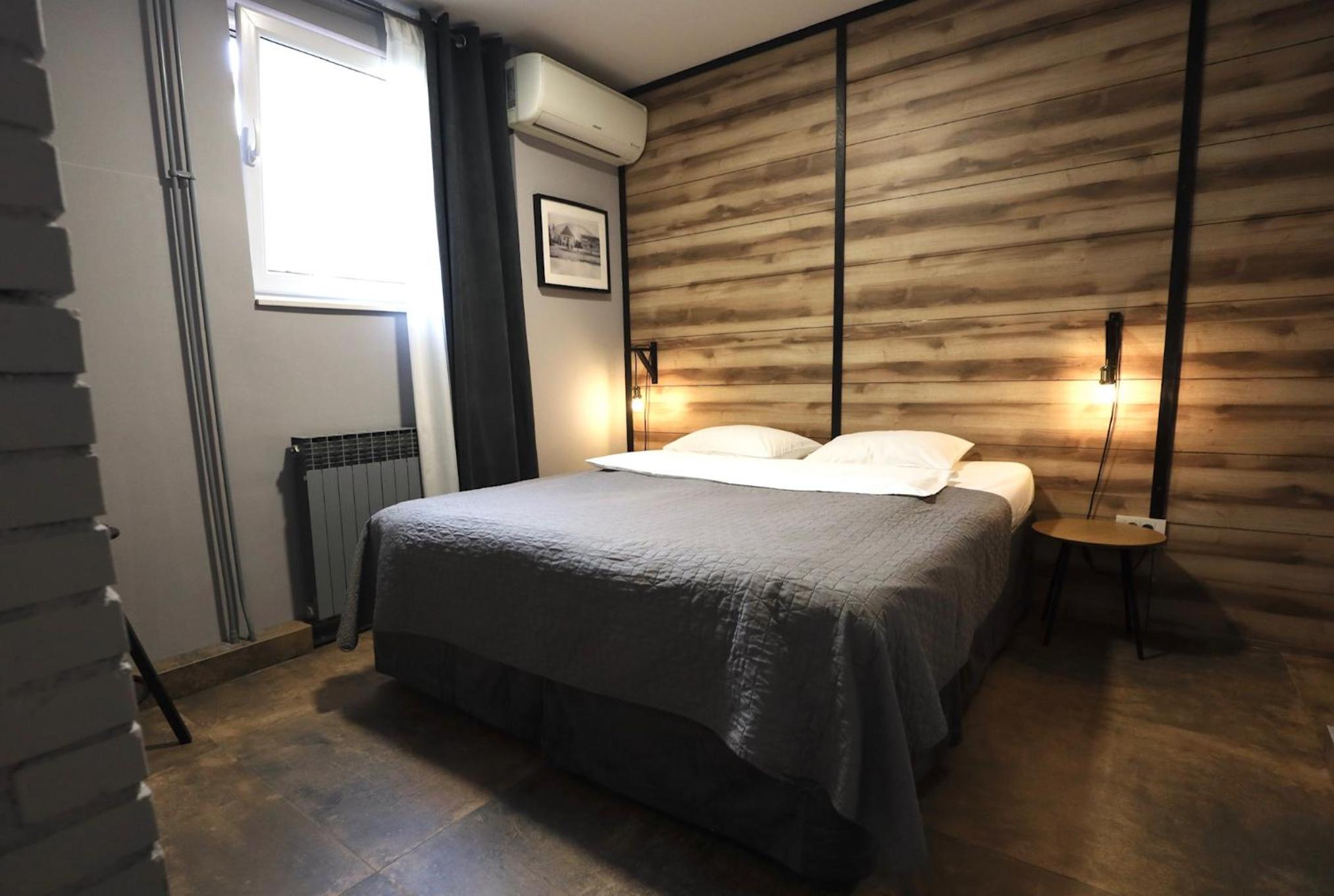 Double Room with Private Bathroom - Photo 19