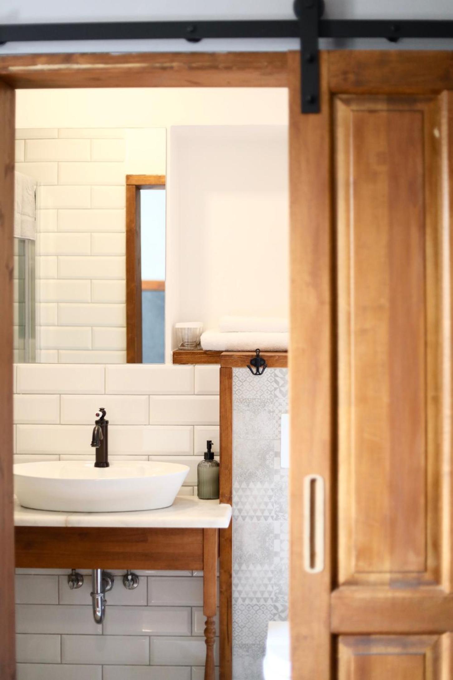 Double Room with Private Bathroom - Photo 17