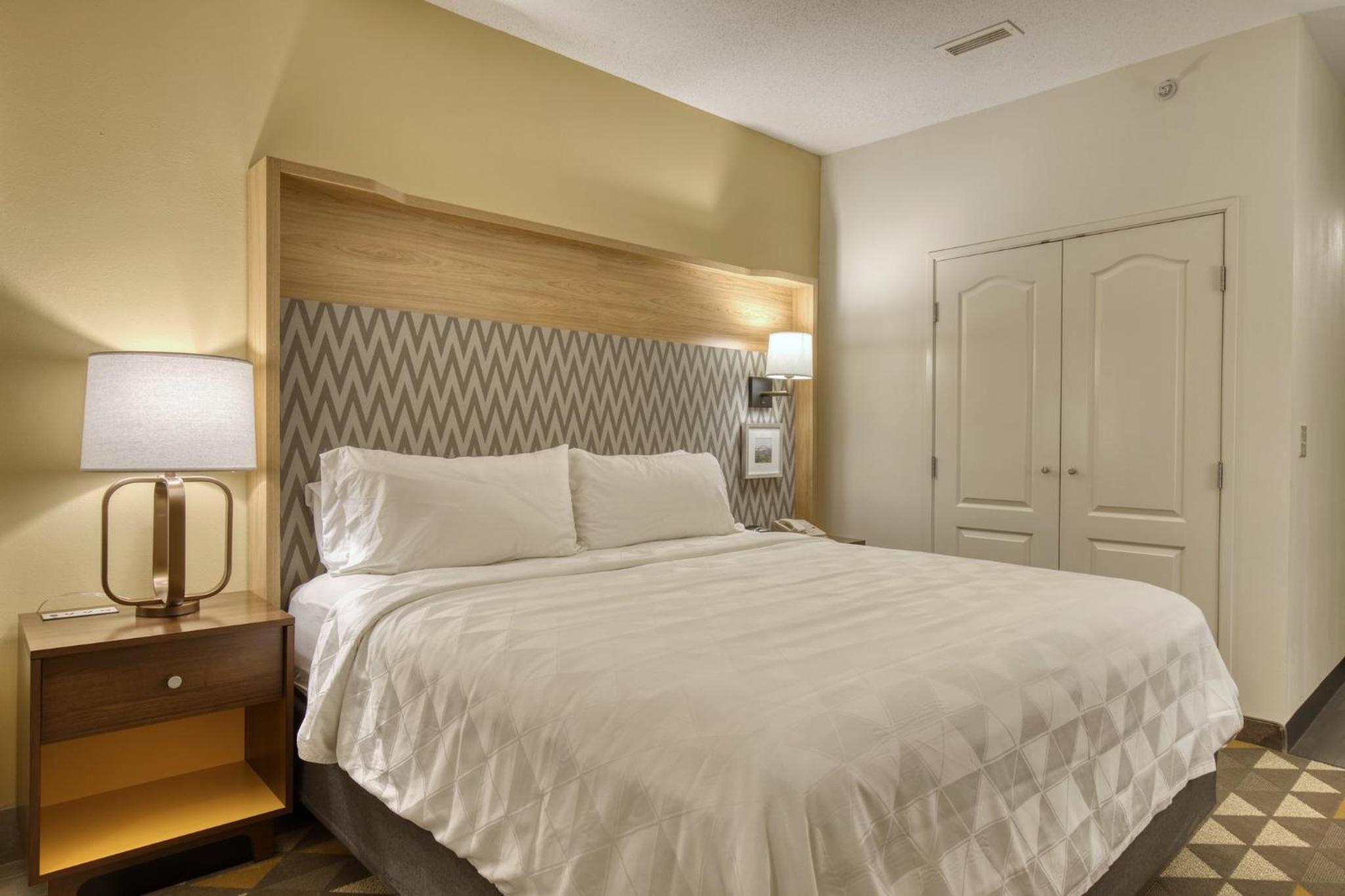 Standard King Room - Photo 4
