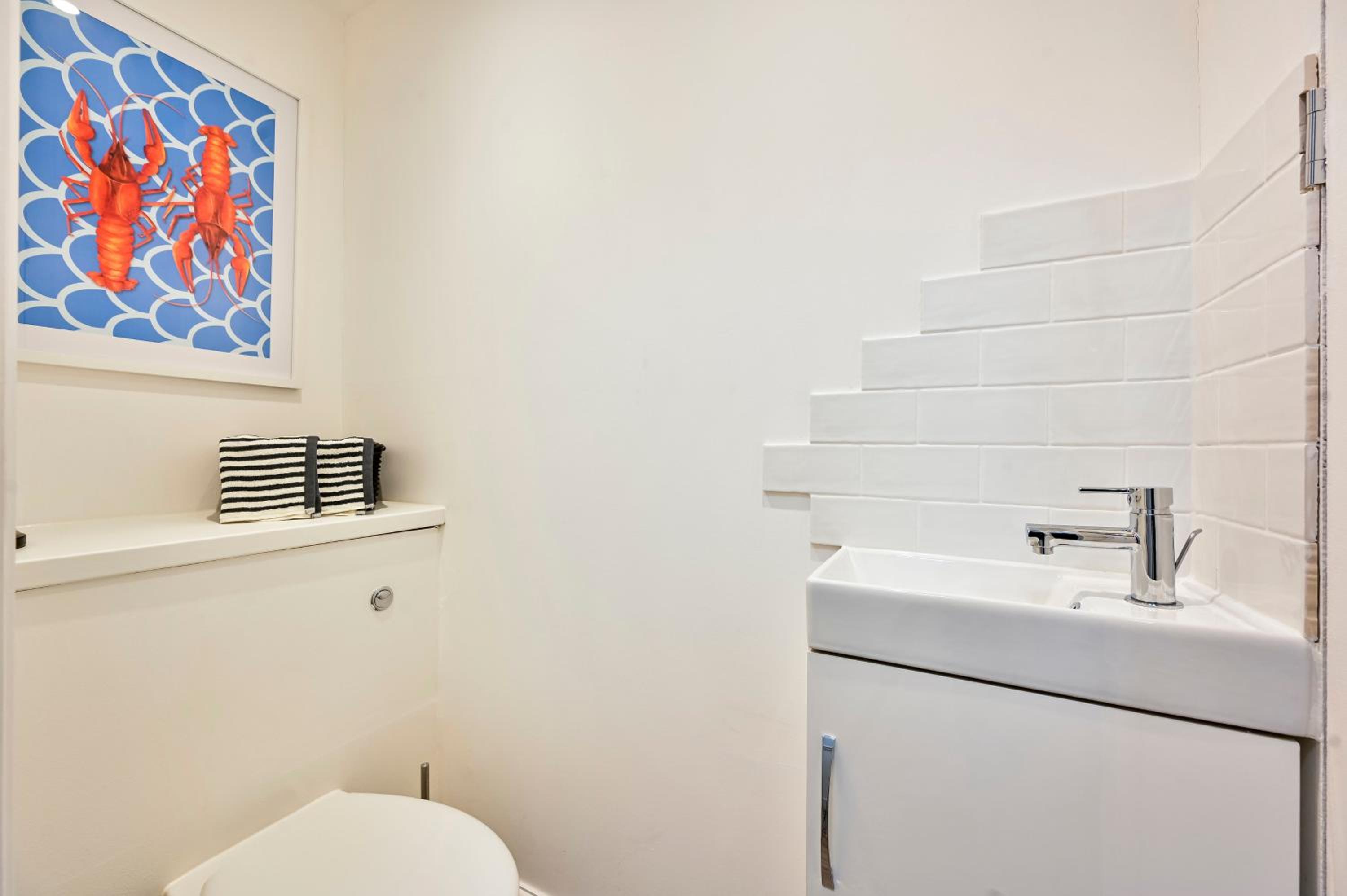 One-Bedroom Apartment photo 3