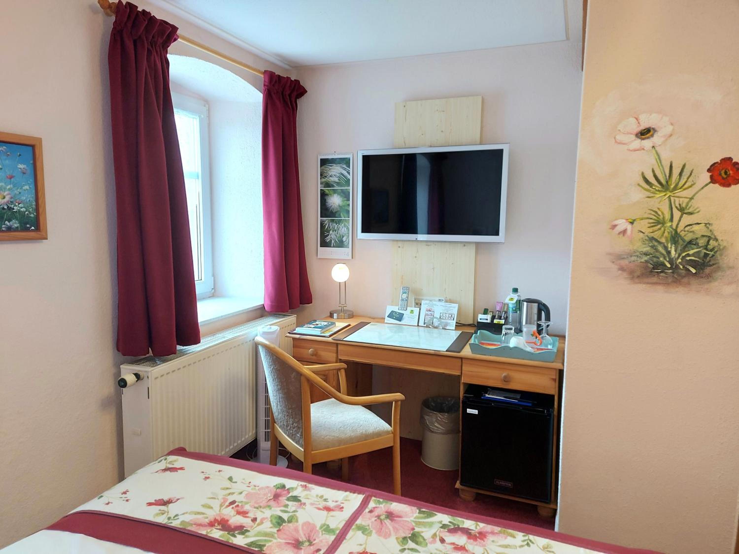Economy Double Room photo 3