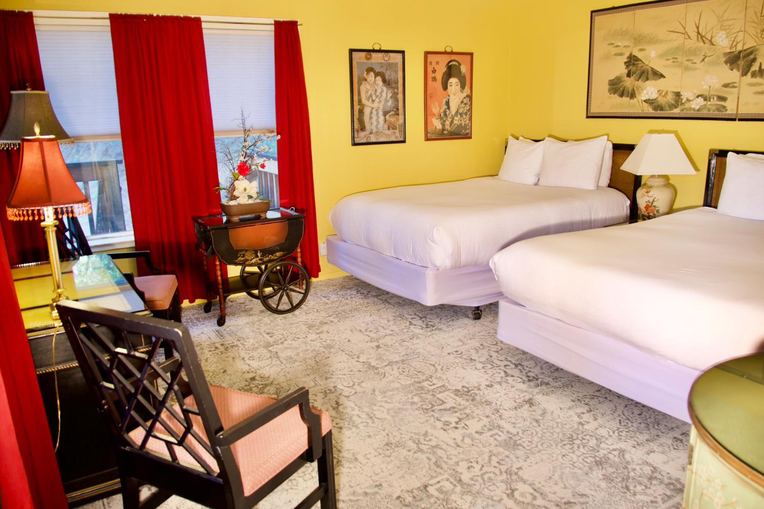 Superior Private Room with Two Queen Beds - Ensuite Bathroom photo 1