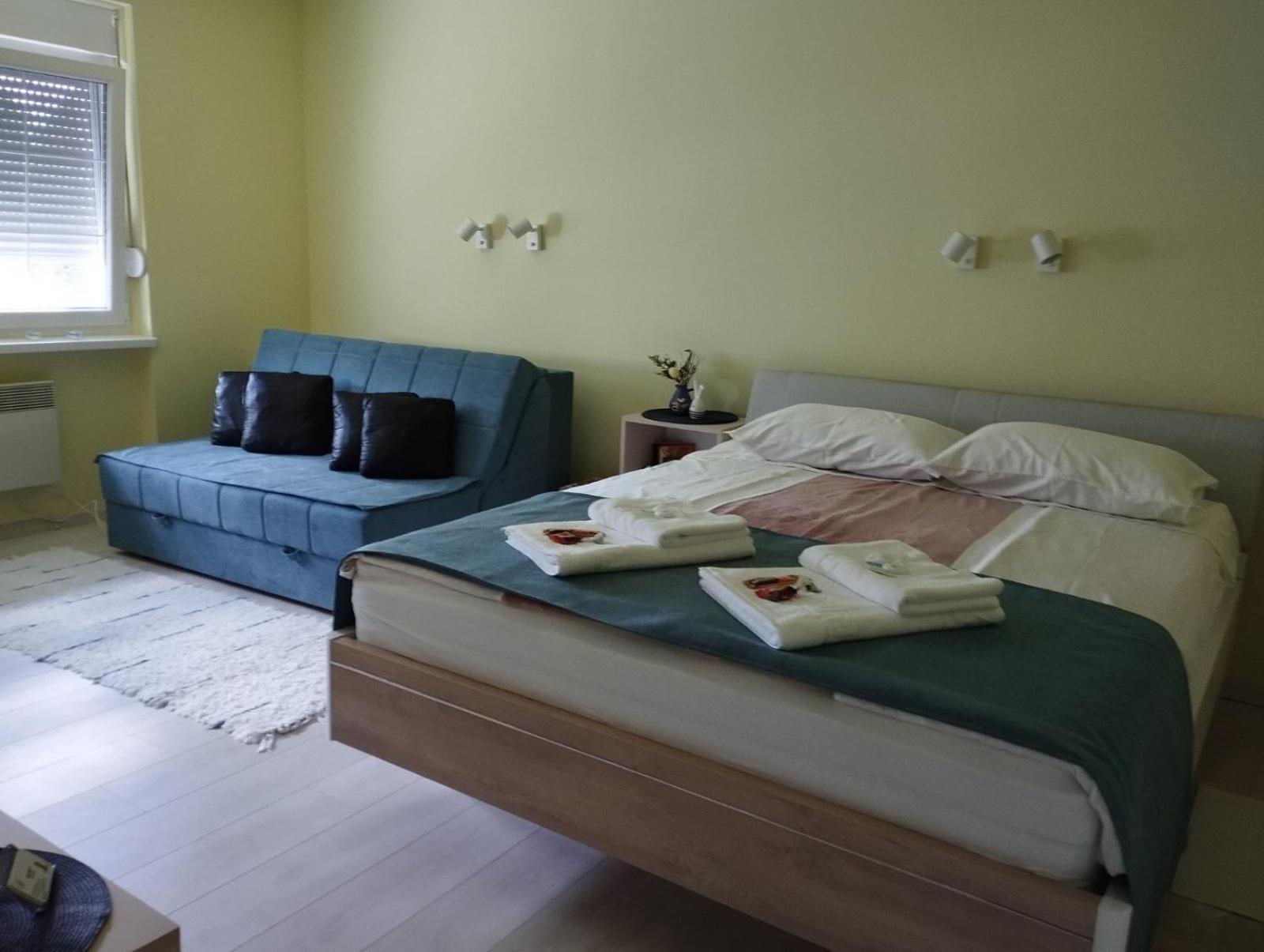 One-Bedroom Apartment photo 1