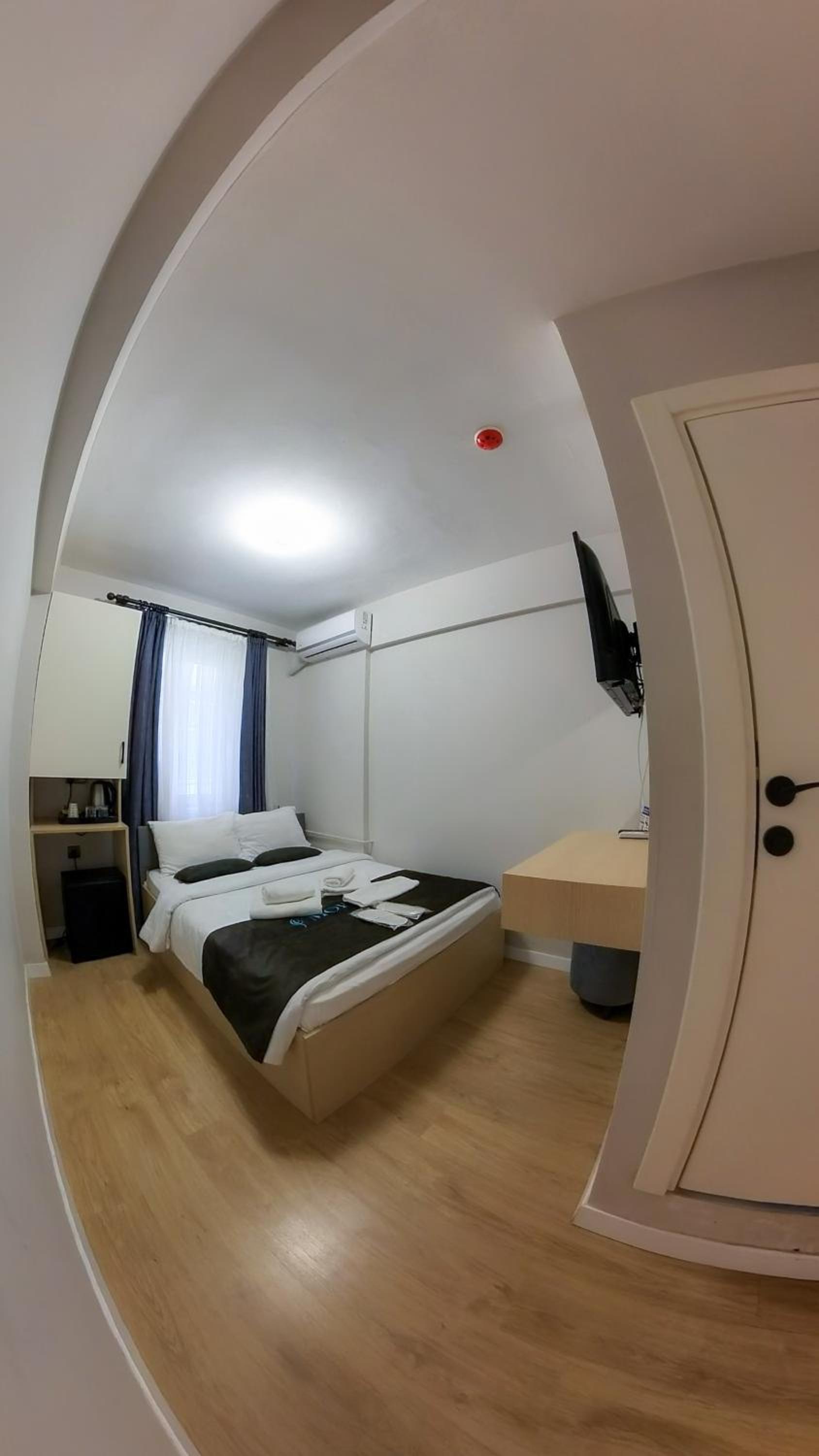 Economy Double Room - Photo 10