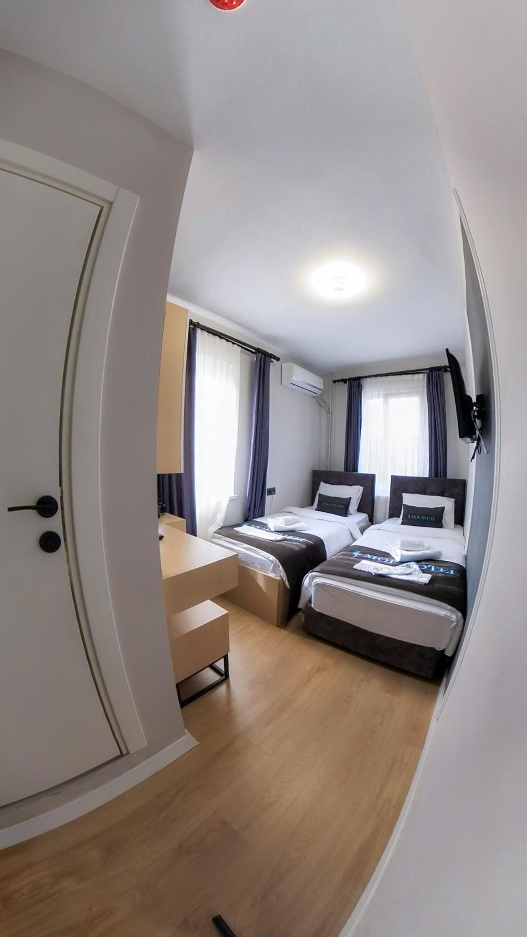 Budget Twin Room - Photo 6
