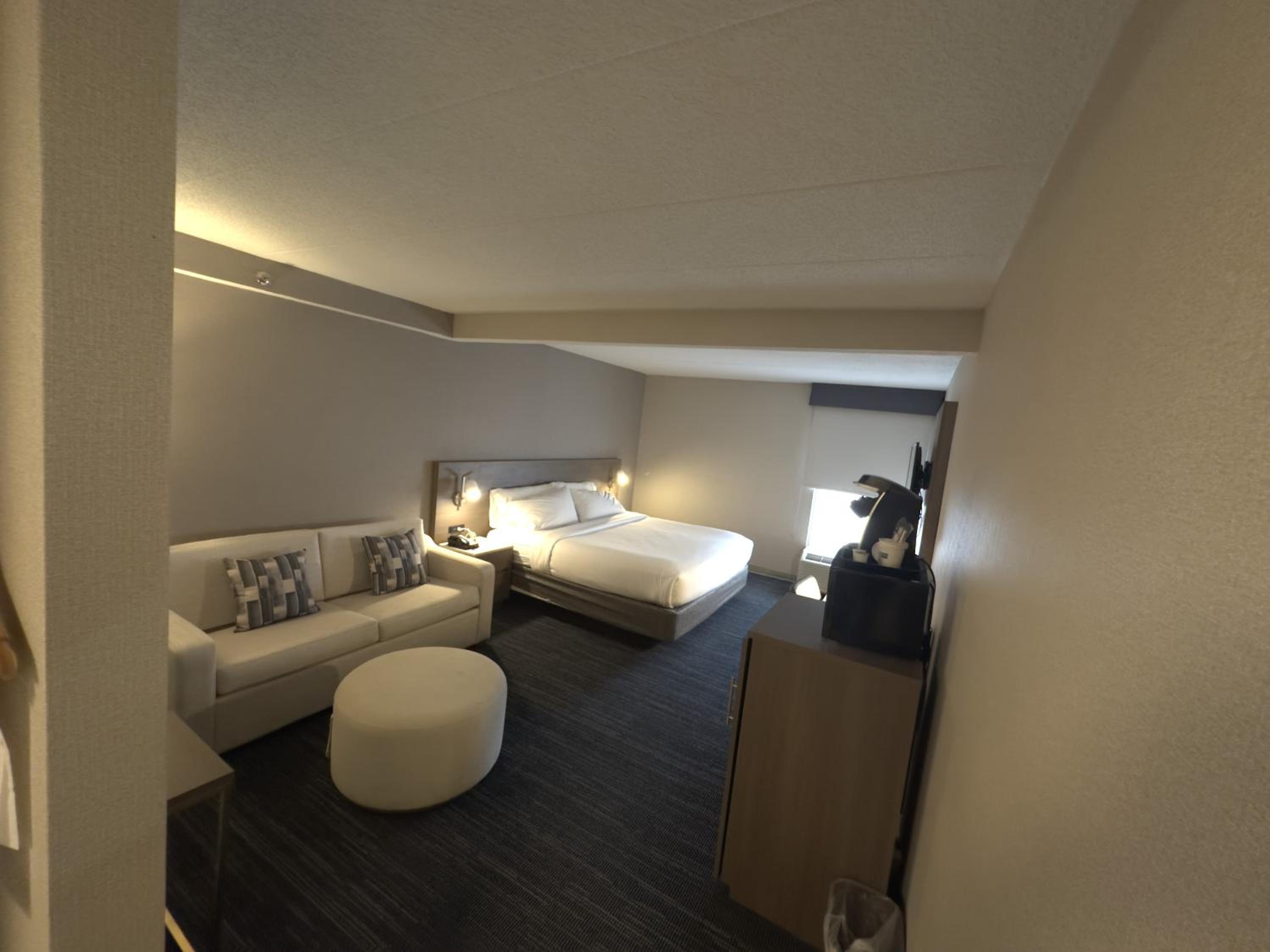 King Room - Non-Smoking - Photo 2