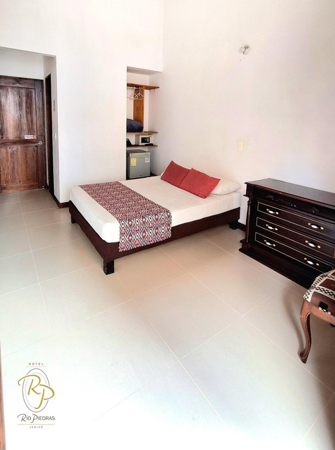 Double Room with Balcony (2 Adults + 1 Child) photo 1