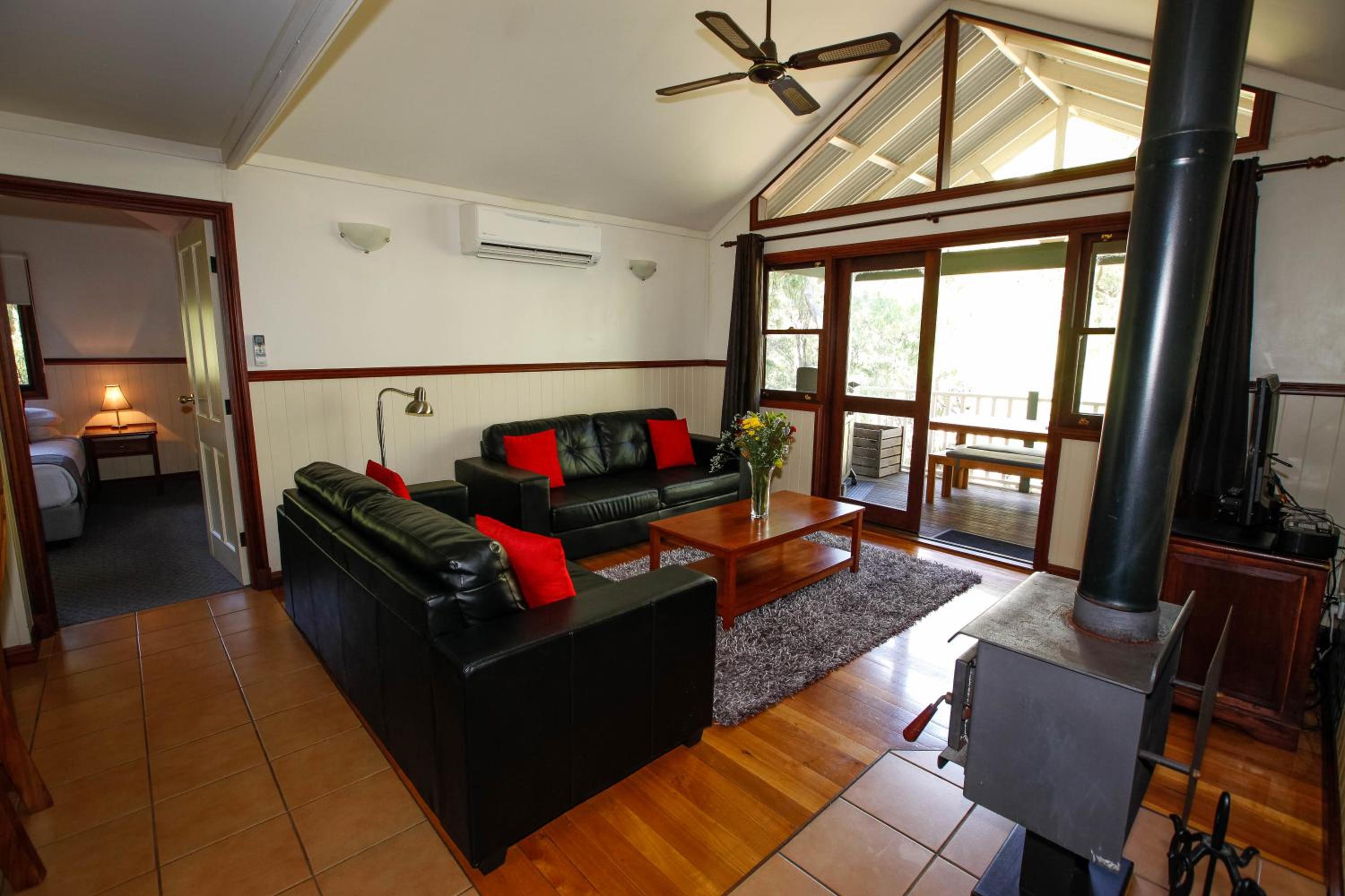 Three-Bedroom Chalet (6 Guests) photo 3