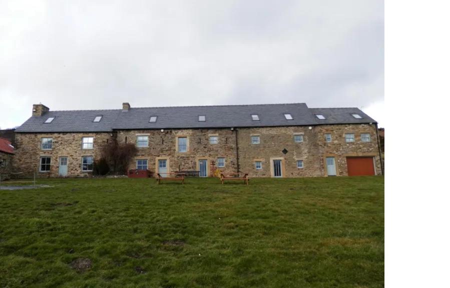 Six-Bedroom House photo 3