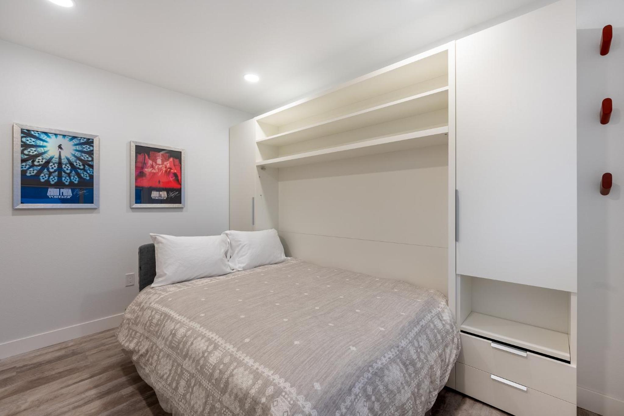 Three-Bedroom Apartment photo 2