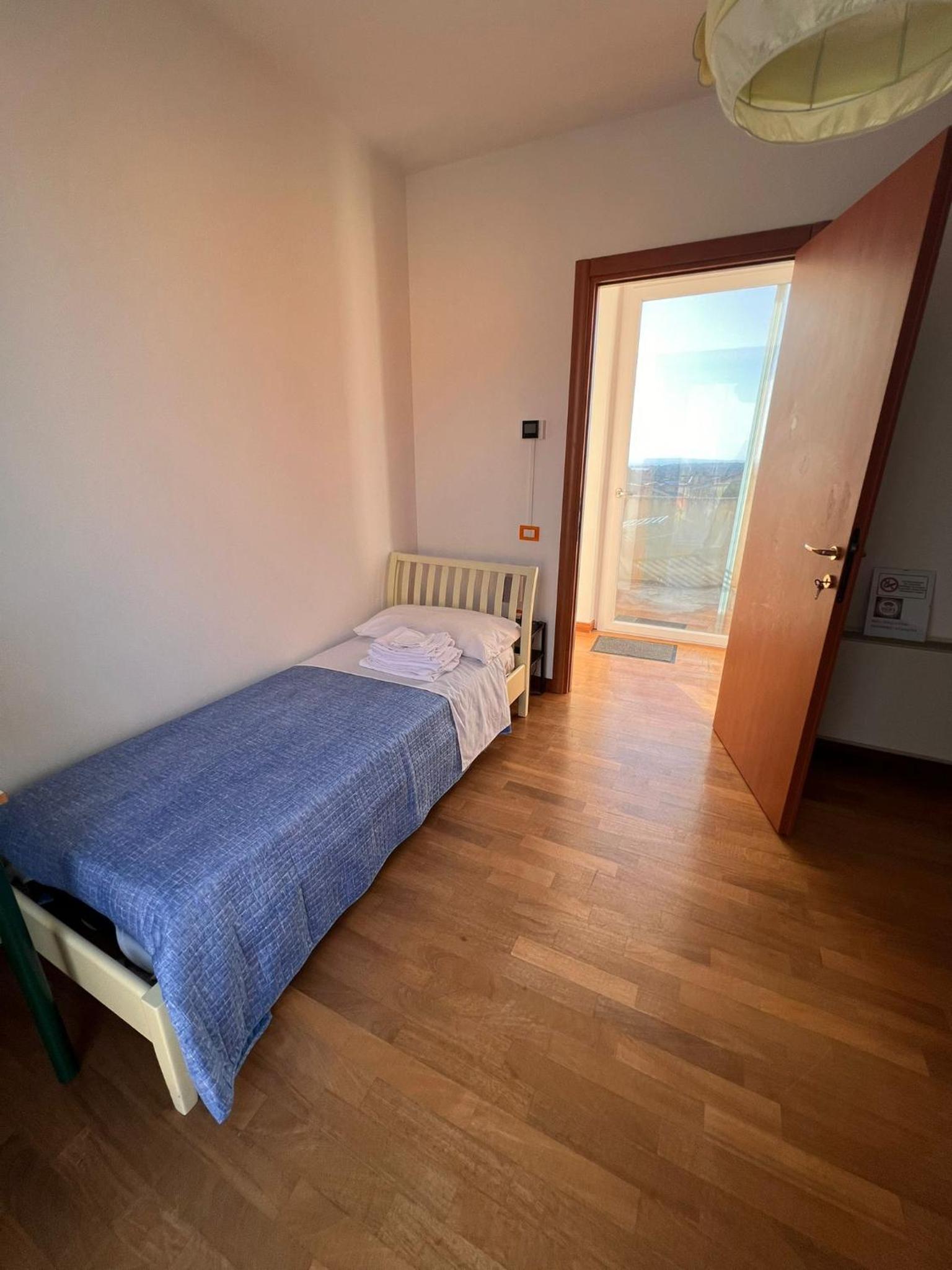 Twin Room with Private External Bathroom photo 1