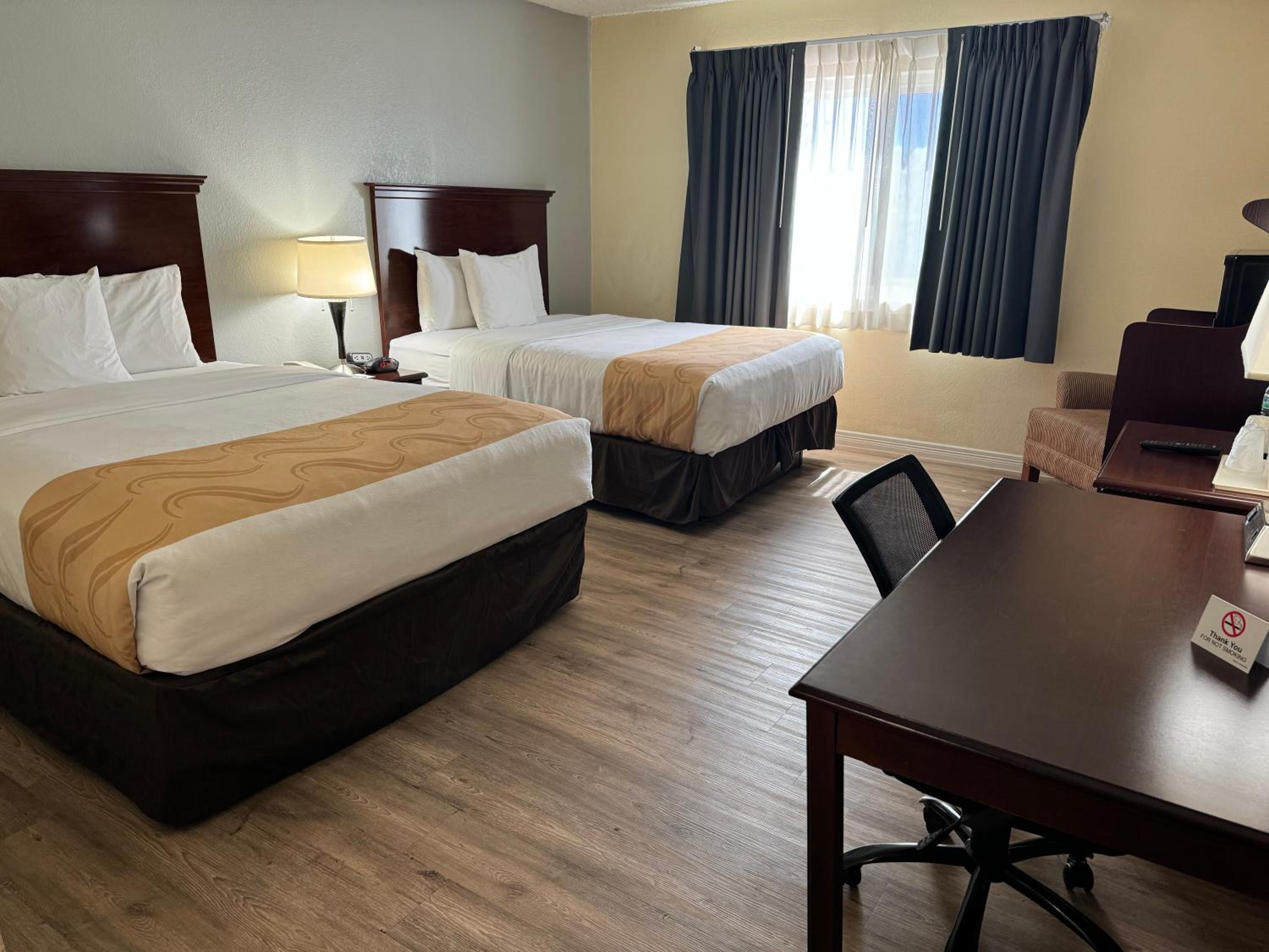 Queen Room photo 1