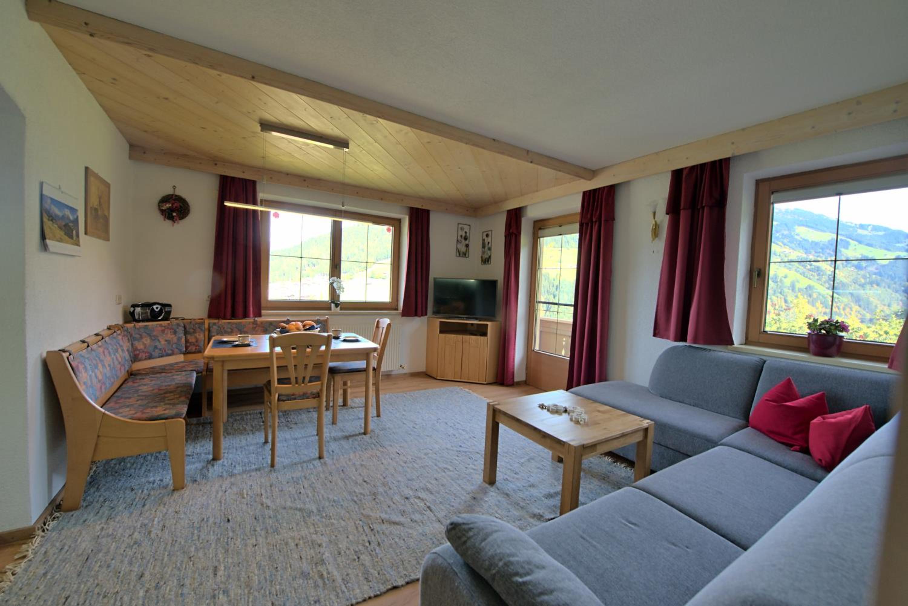 One-Bedroom Apartment photo 1