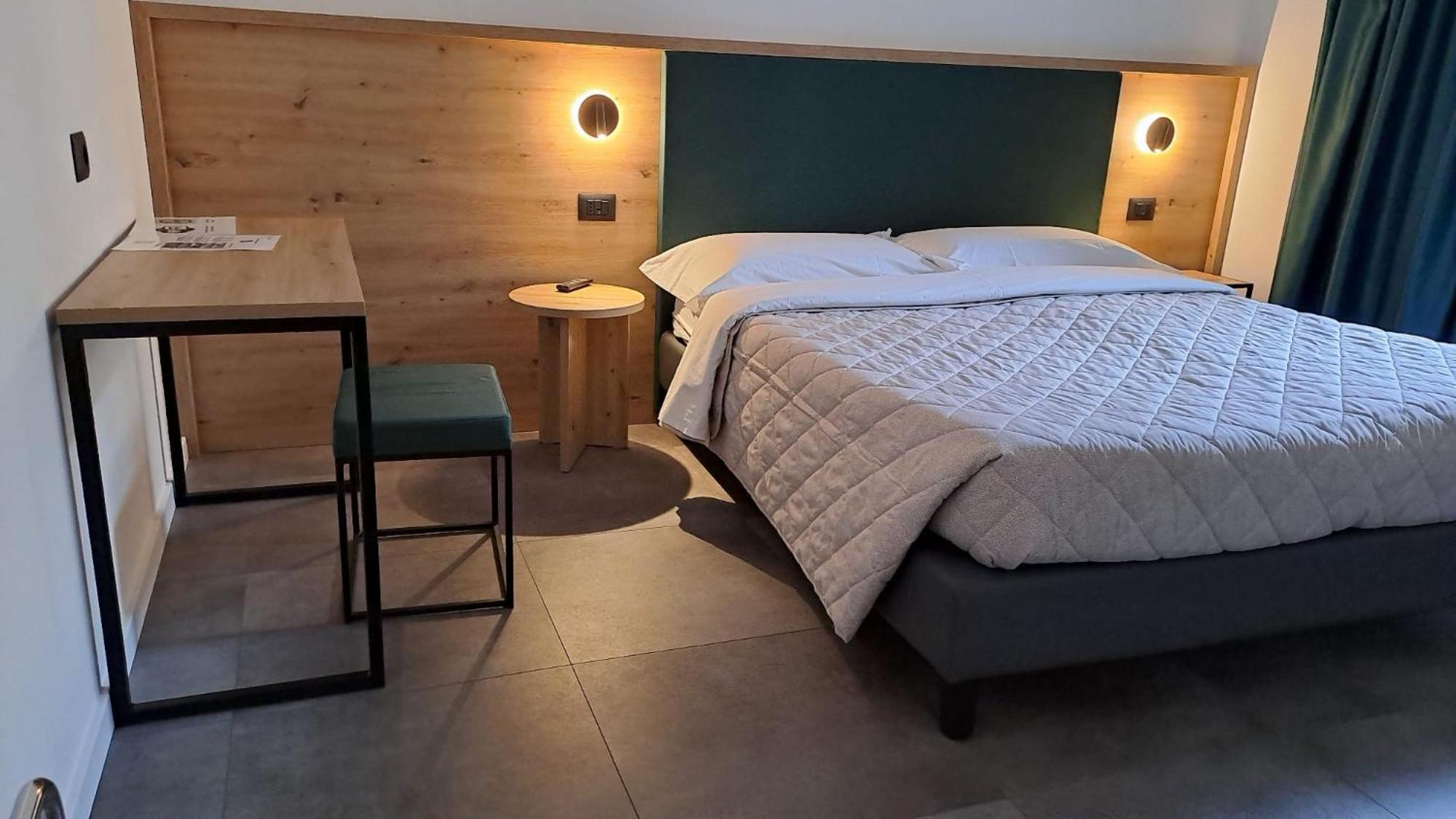 Double Room with Balcony - Photo 1