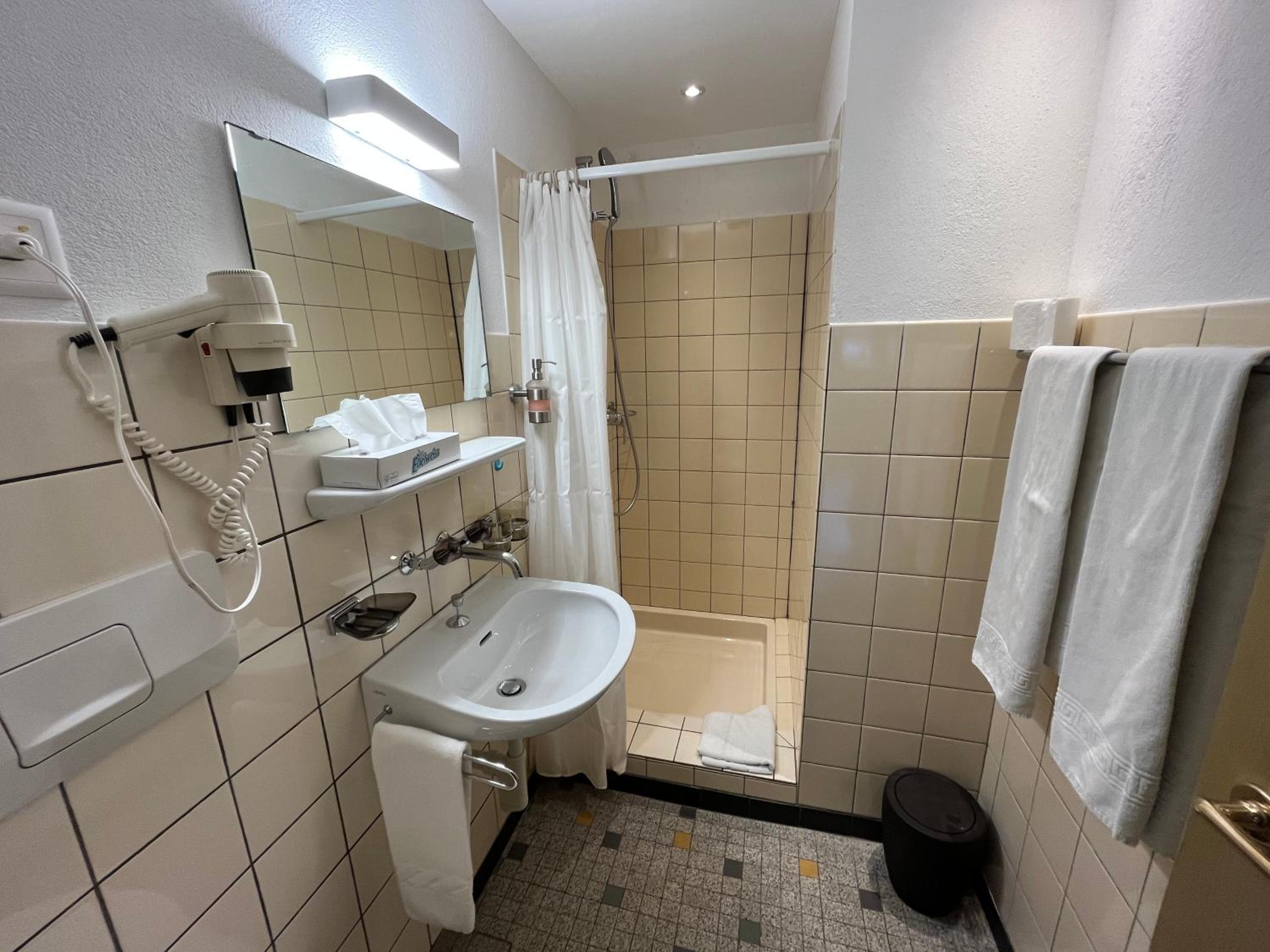 Double Room with Private Bathroom photo 2