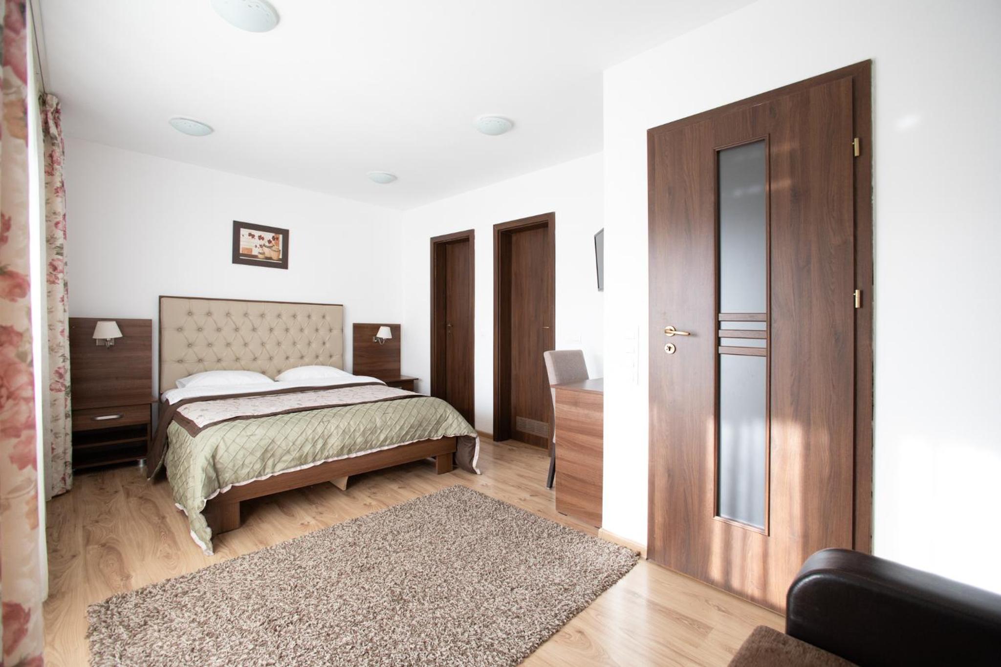 One-Bedroom Apartment photo 1