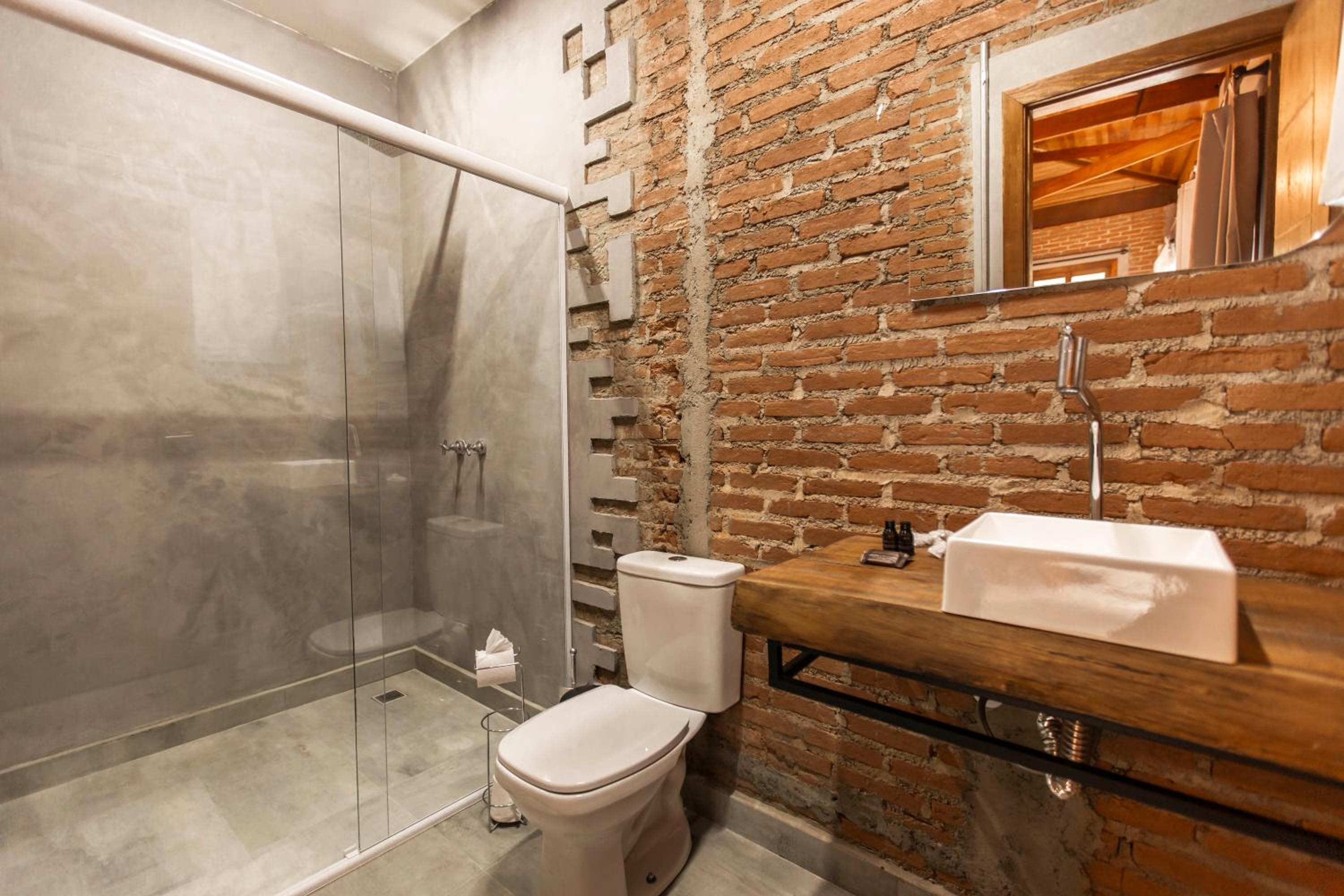 Deluxe Suite with Spa Bath photo 3
