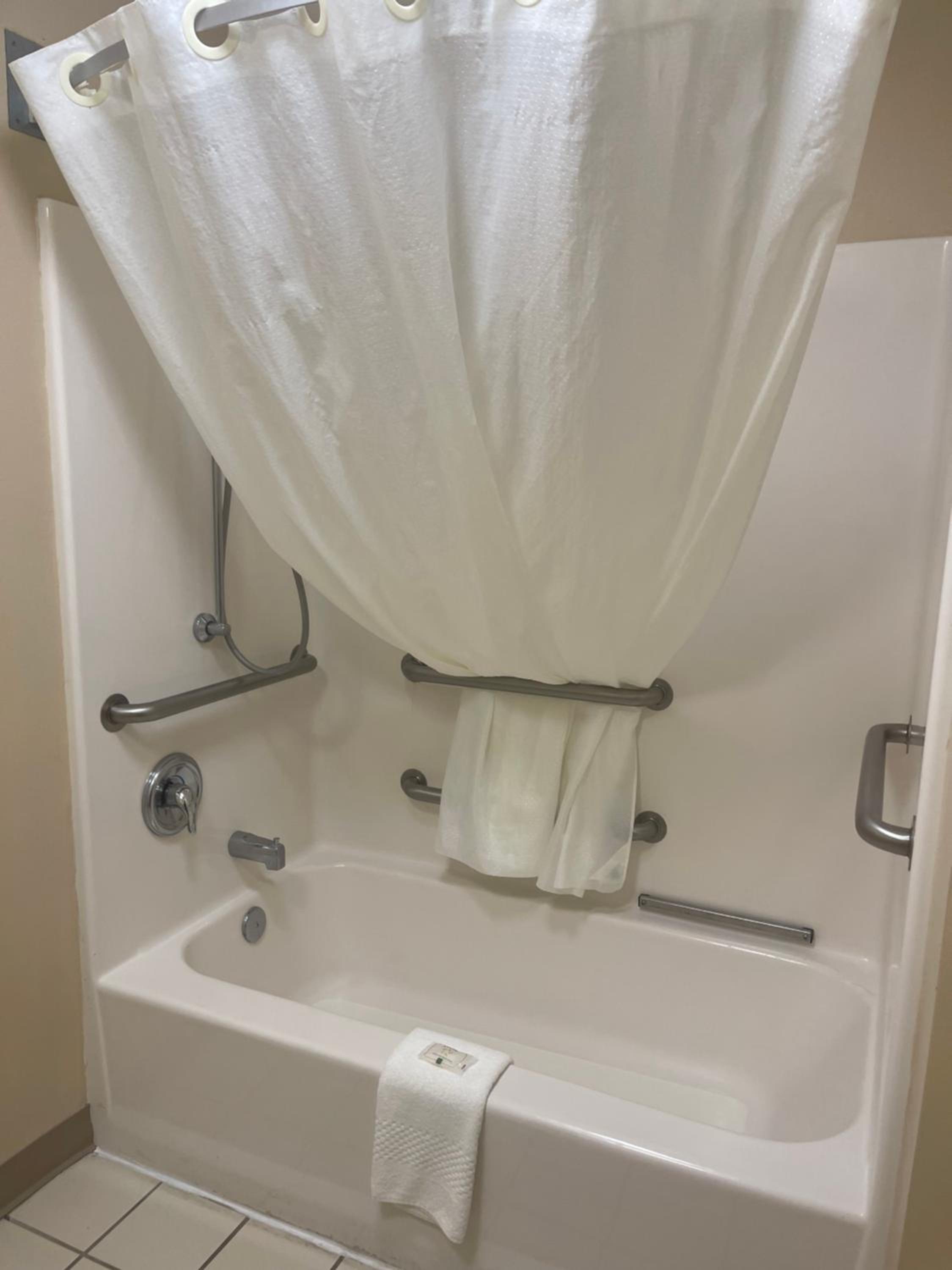 Double Room with Two Double Beds - Accessible/Non-Smoking - Photo 6