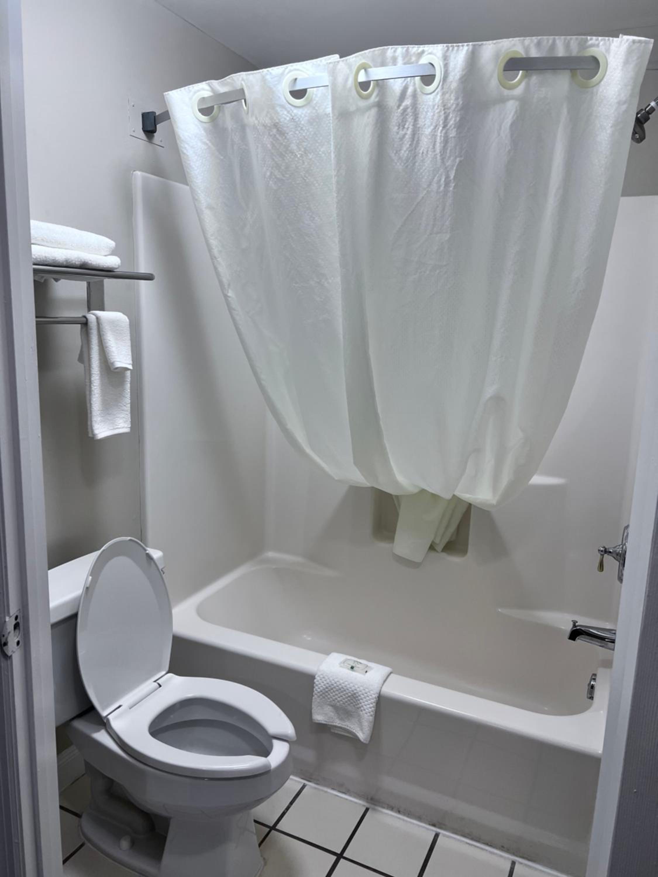 Double Room with Two Double Beds - Non-Smoking - Photo 4