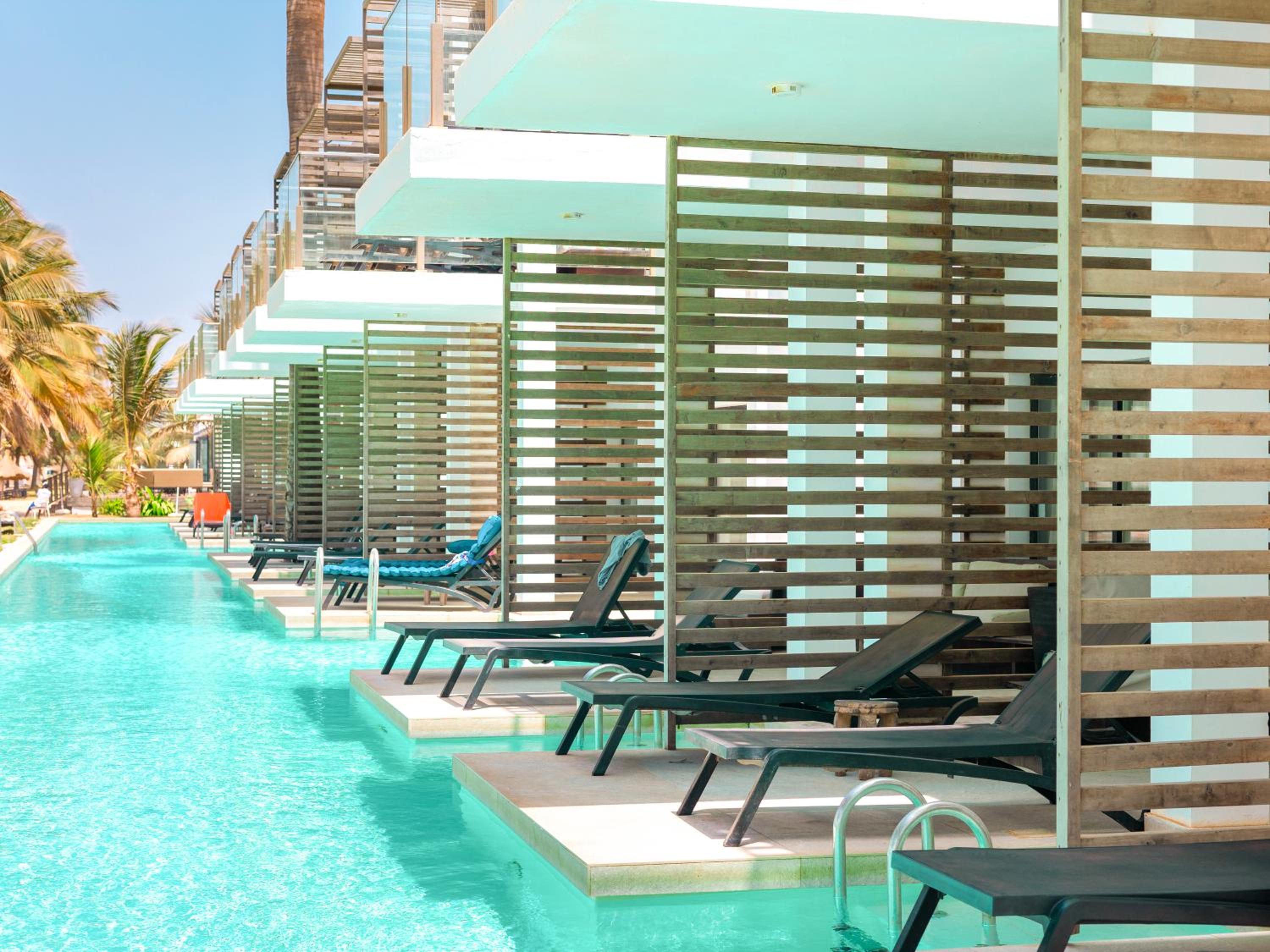 King Room with Pool View - Photo 7