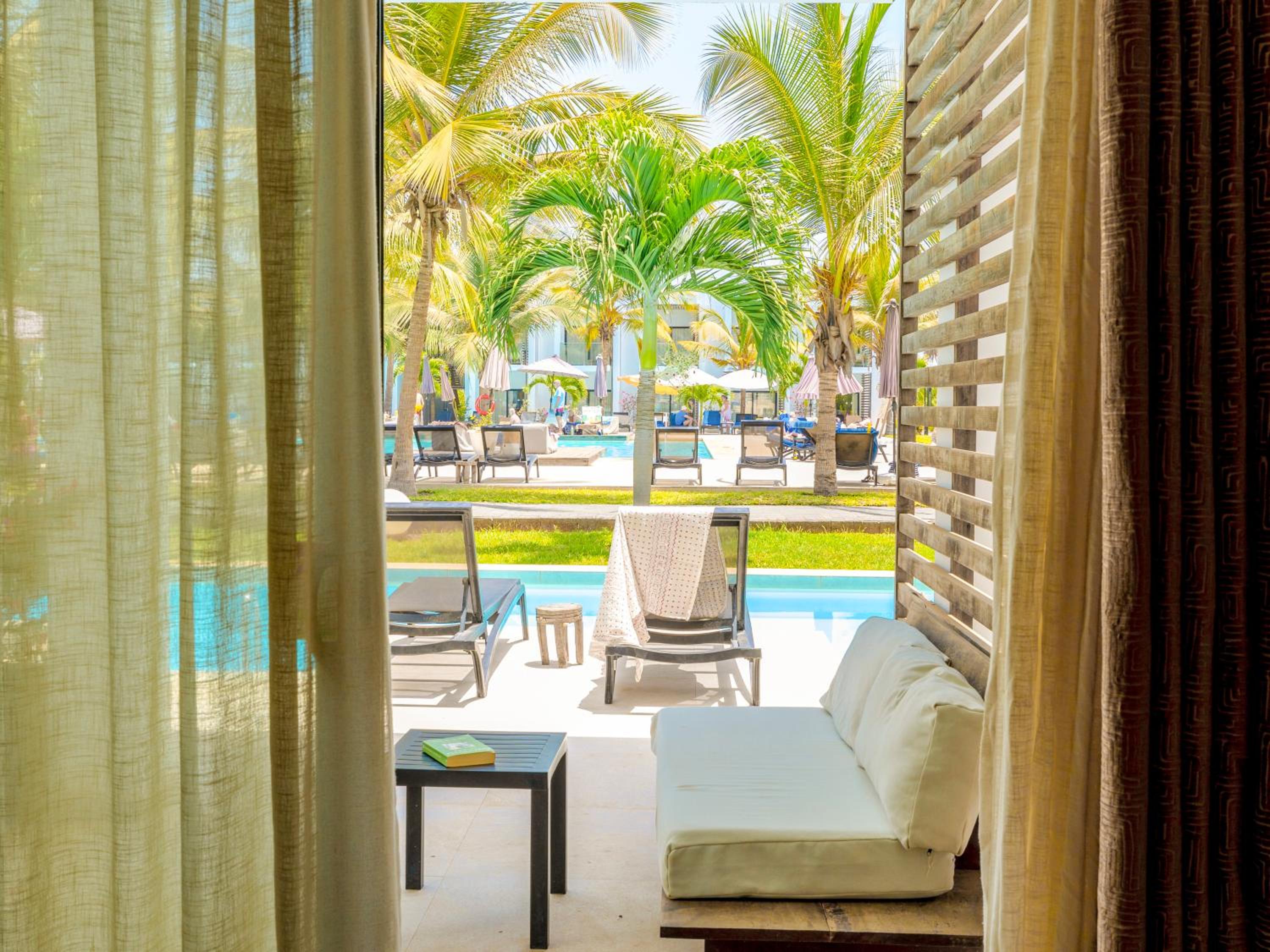 King Room with Pool View - Photo 13