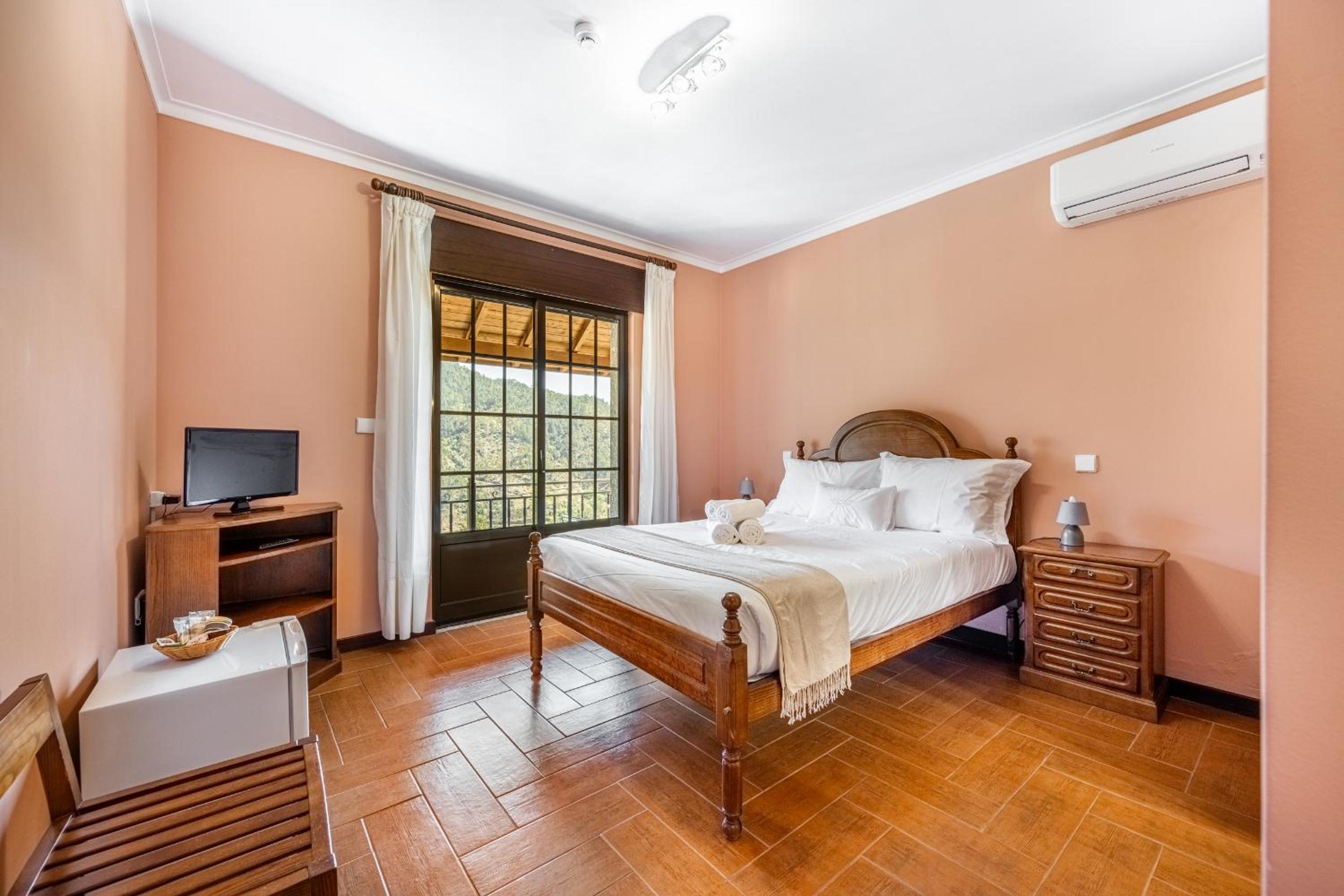 Deluxe Room - Photo 1