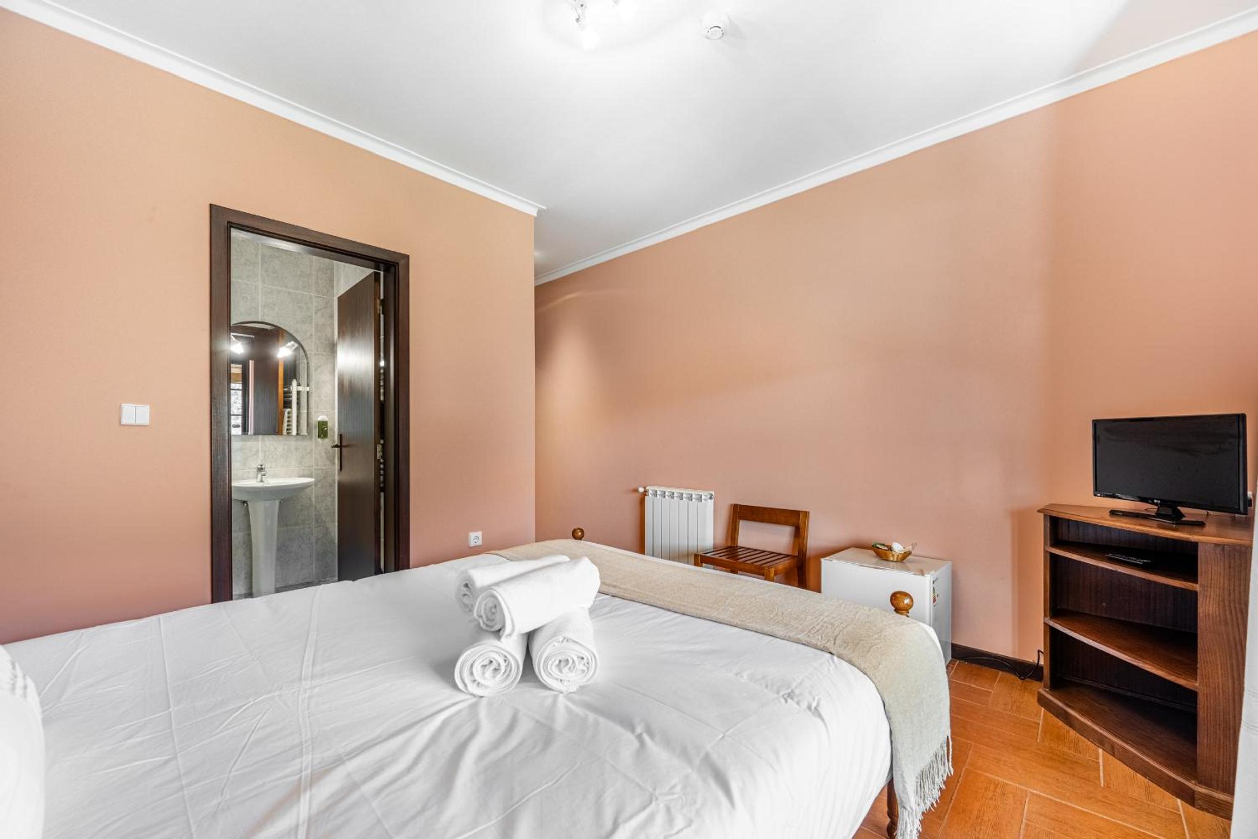 Deluxe Room - Photo 5