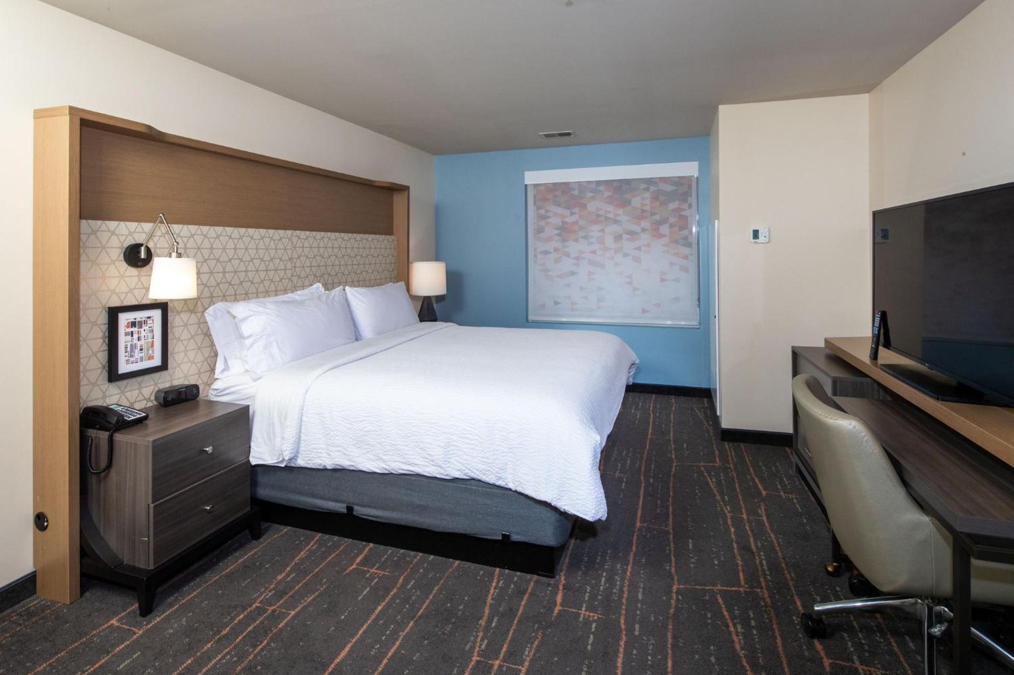 Standard King Room - Photo 6