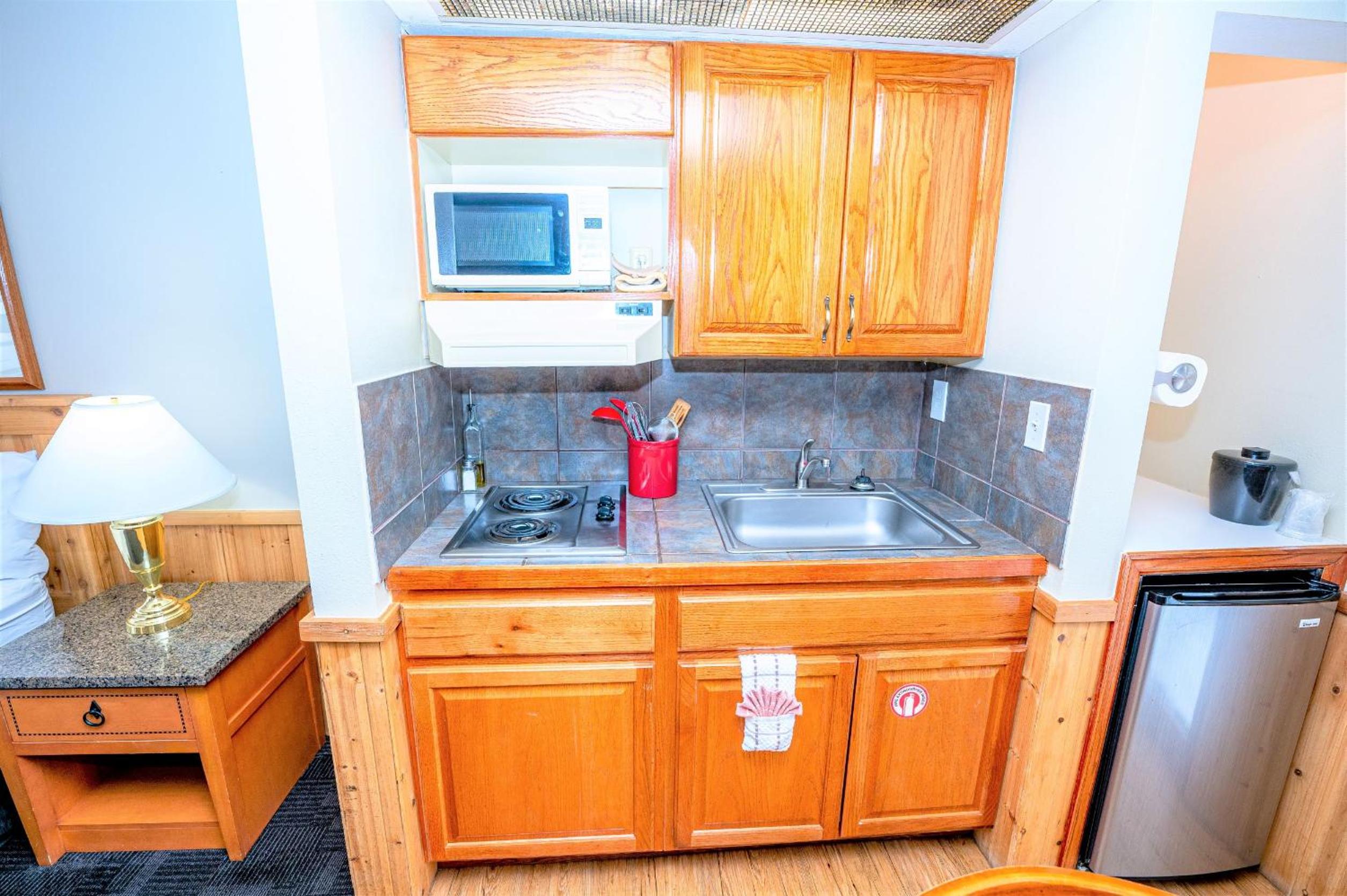 King Suite with Kitchenette 05