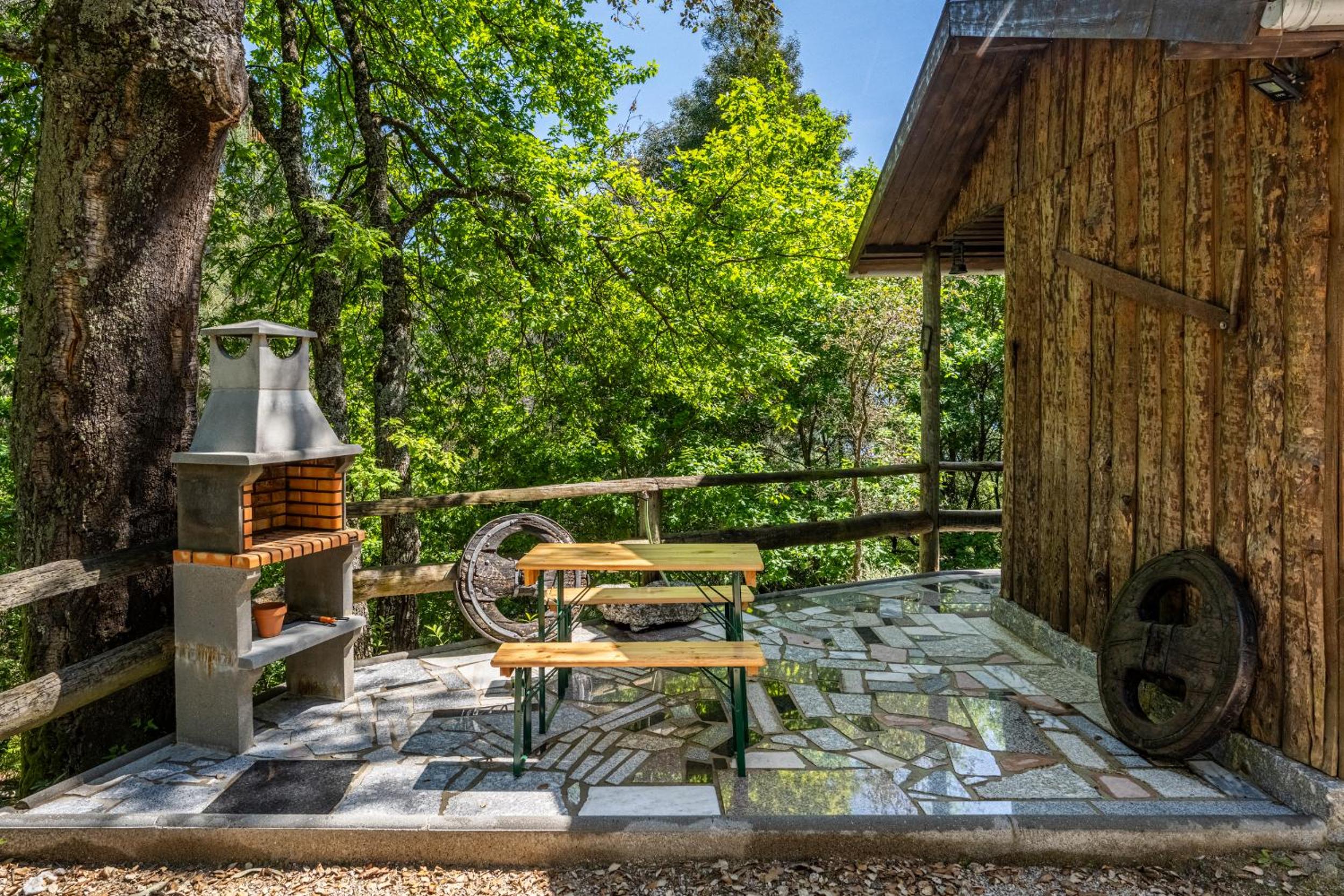 One-Bedroom Bungalow - Photo 2
