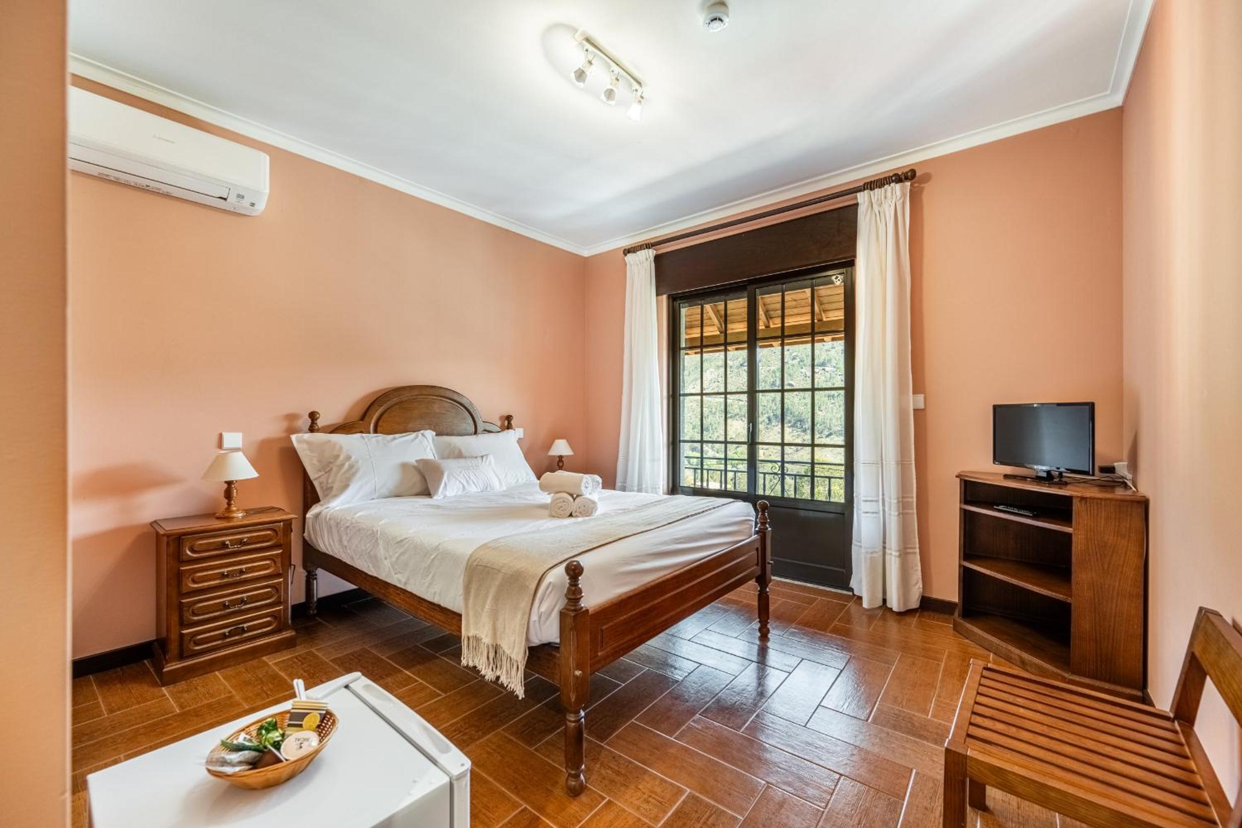 Deluxe Double Room - Photo 2