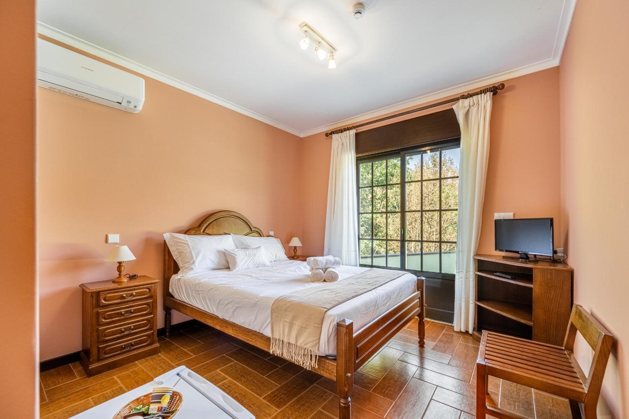Twin Room with Balcony - Photo 1