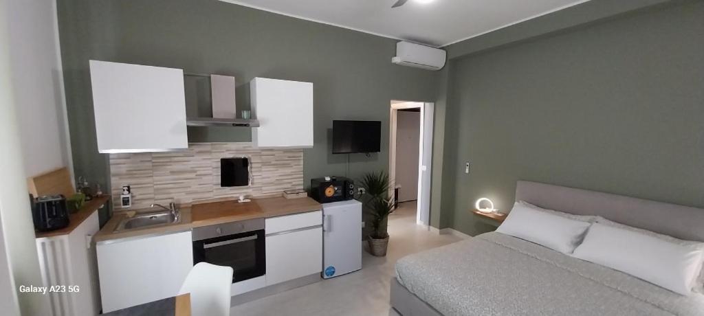 One-Bedroom Apartment photo 1