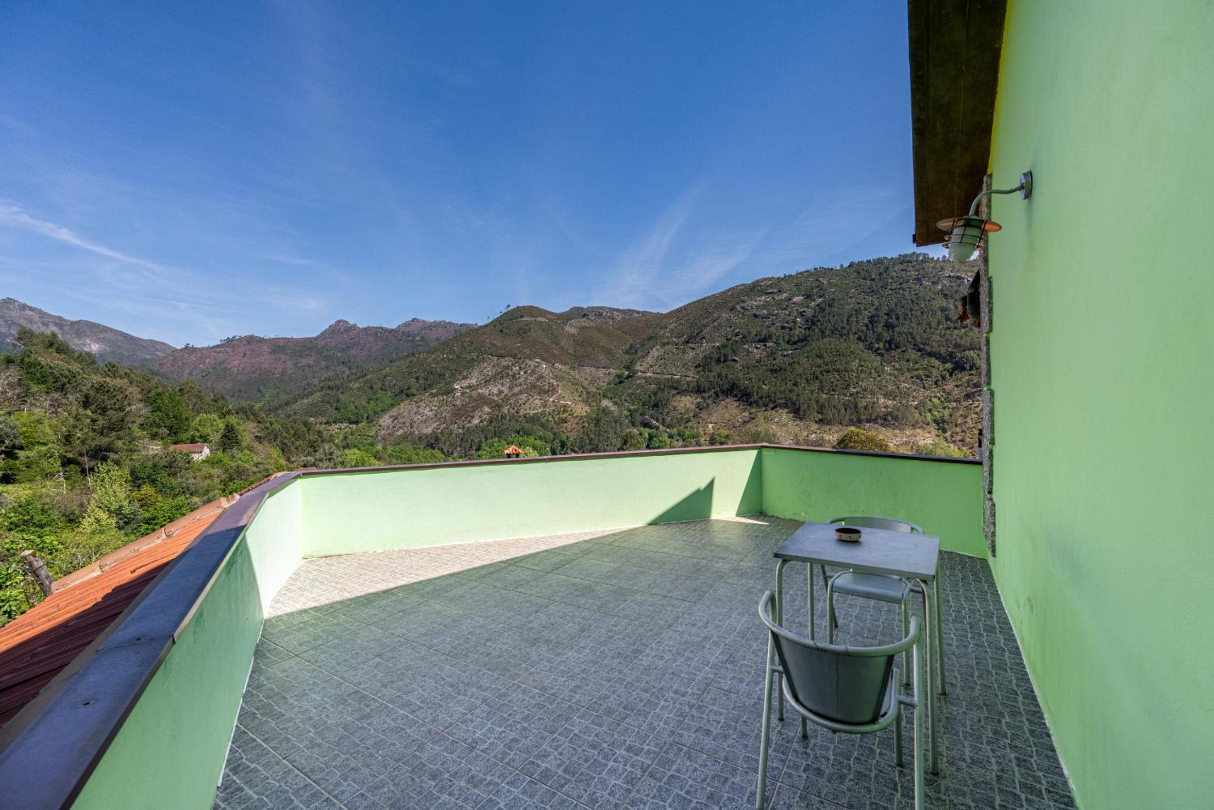 Twin Room with Balcony - Photo 4