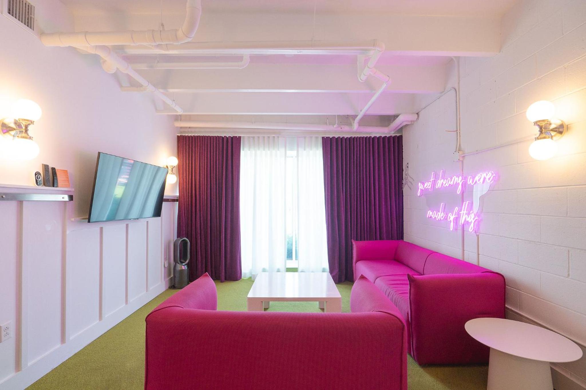 Deluxe Suite 116