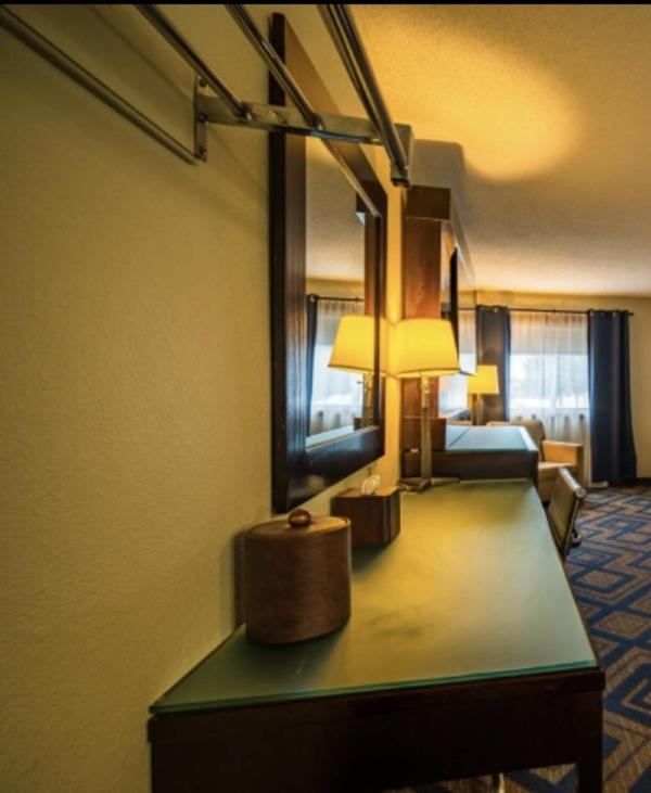 Queen Room - Non-Smoking - Photo 1