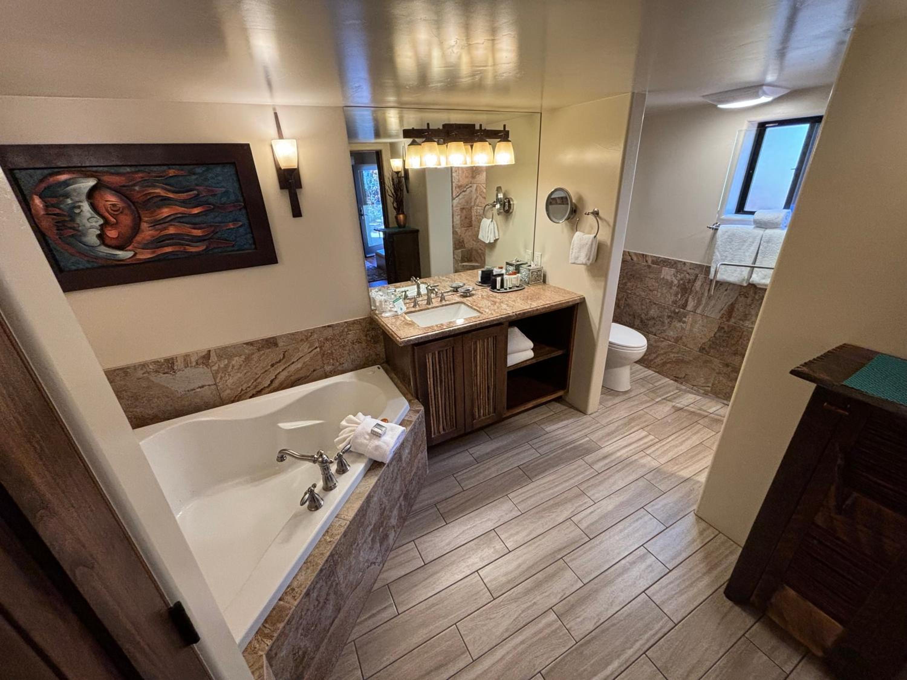 Sunset - Deluxe King Room - Photo 5