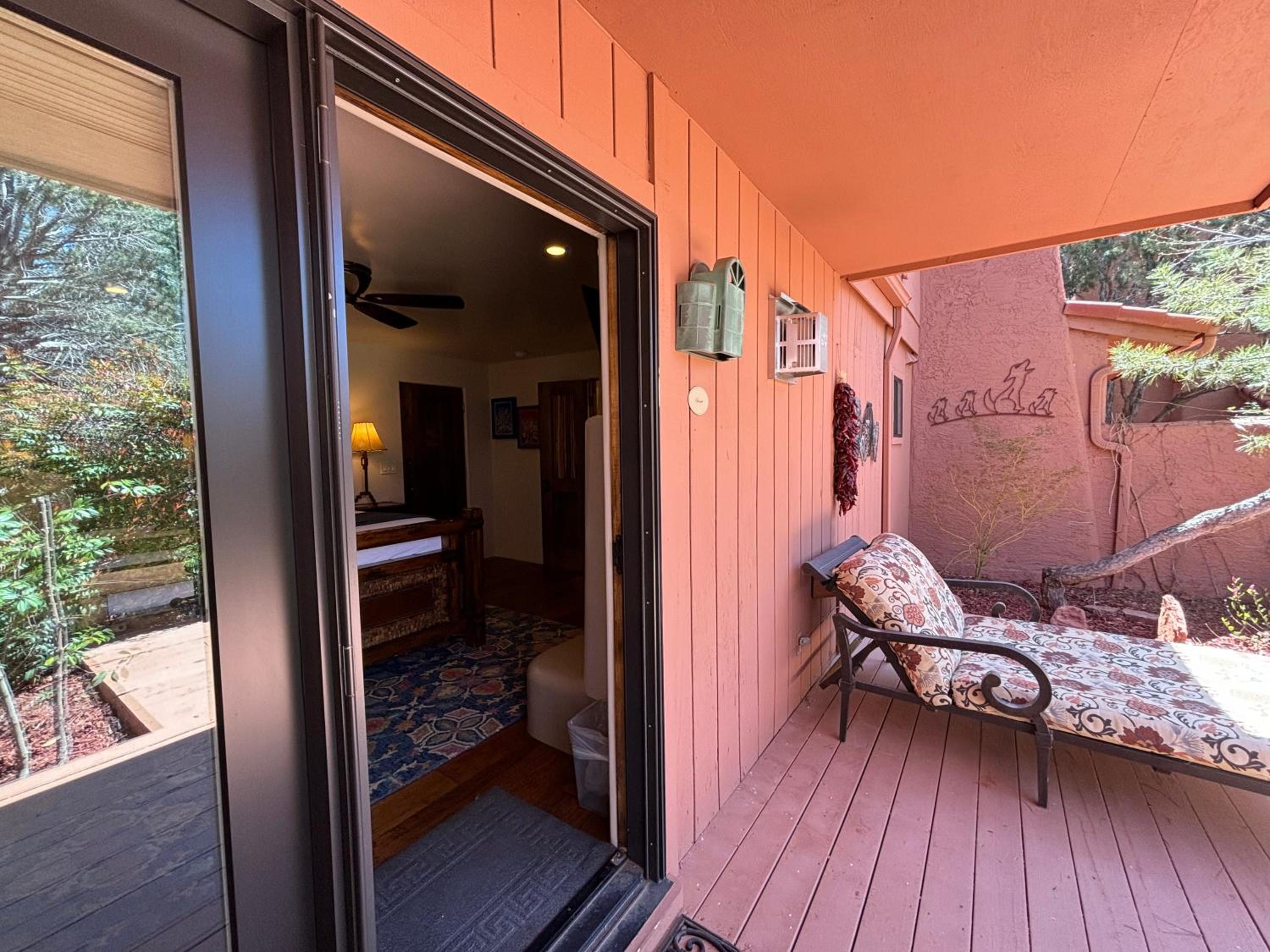 Sunset - Deluxe King Room - Photo 17